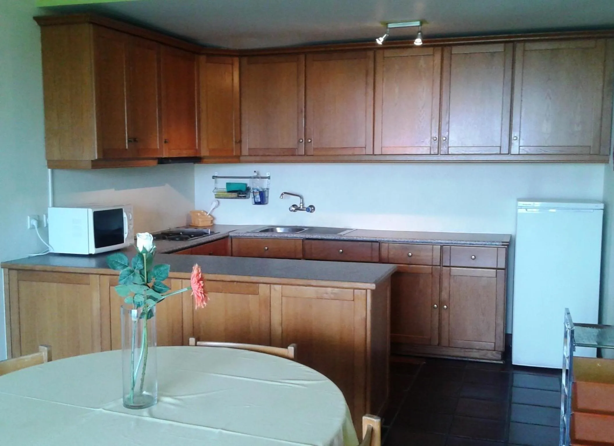 Kitchen or kitchenette in HI Almada - Pousada de Juventude