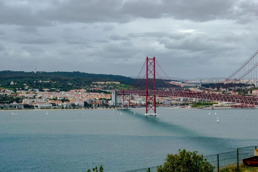 River view in HI Almada - Pousada de Juventude