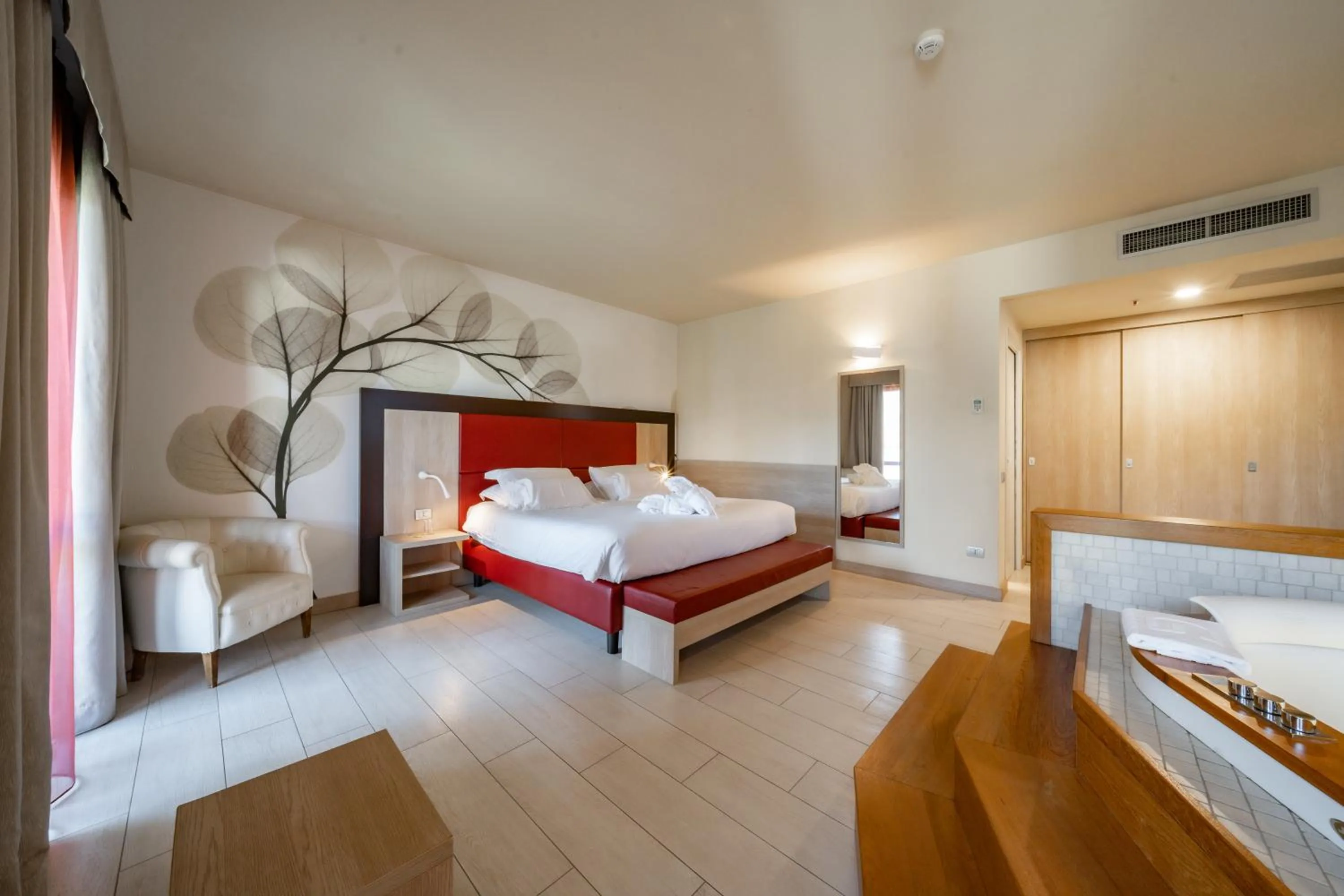 Hot Tub, Bed in Hotel Griso Collection