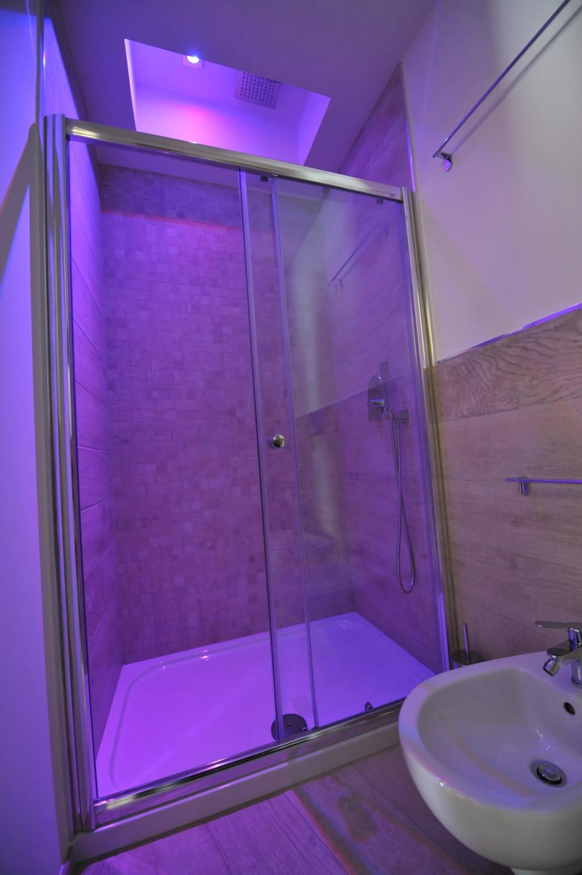 Shower in B&B Aurelia