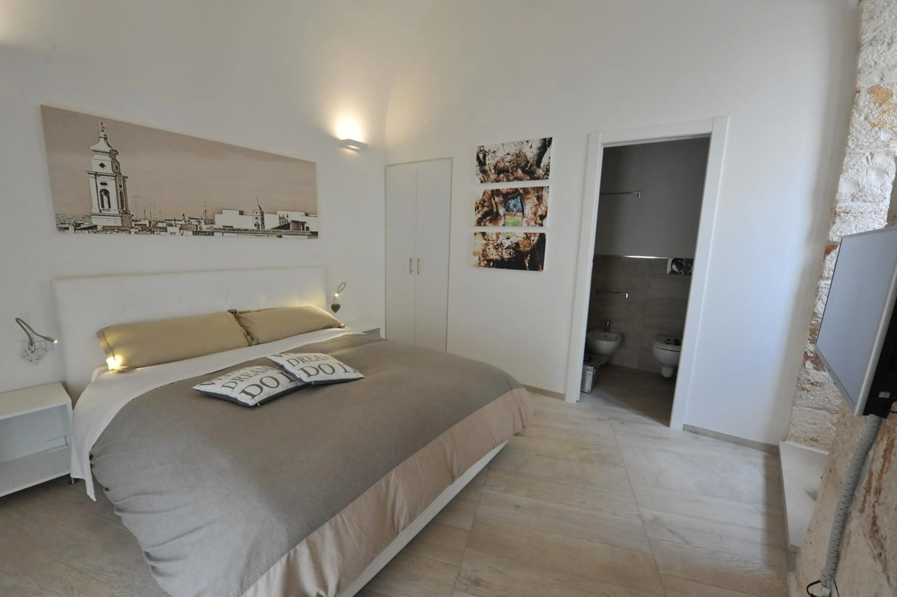 Decorative detail, Bed in B&B Aurelia