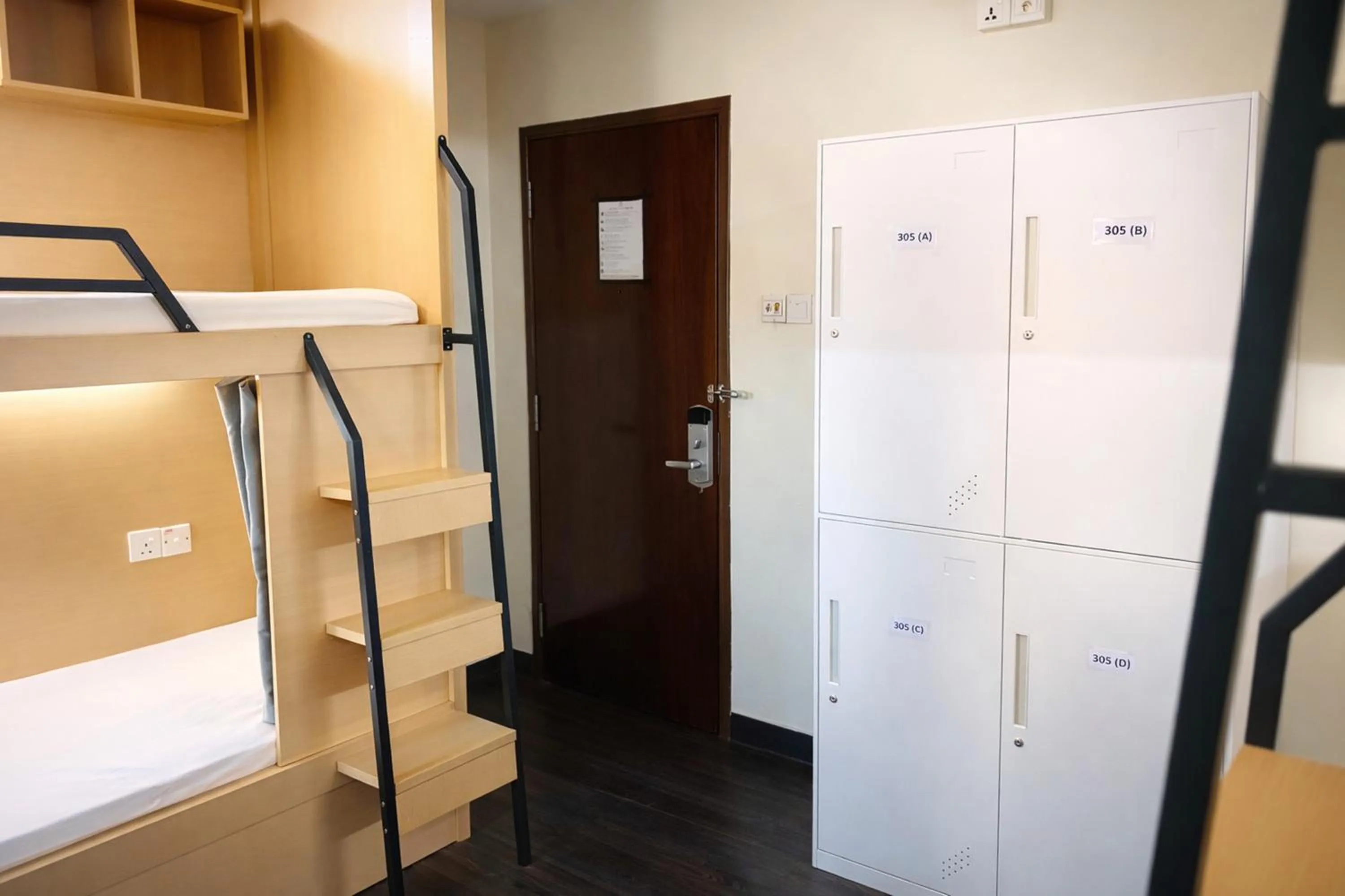 Bed in A Hotel Desker