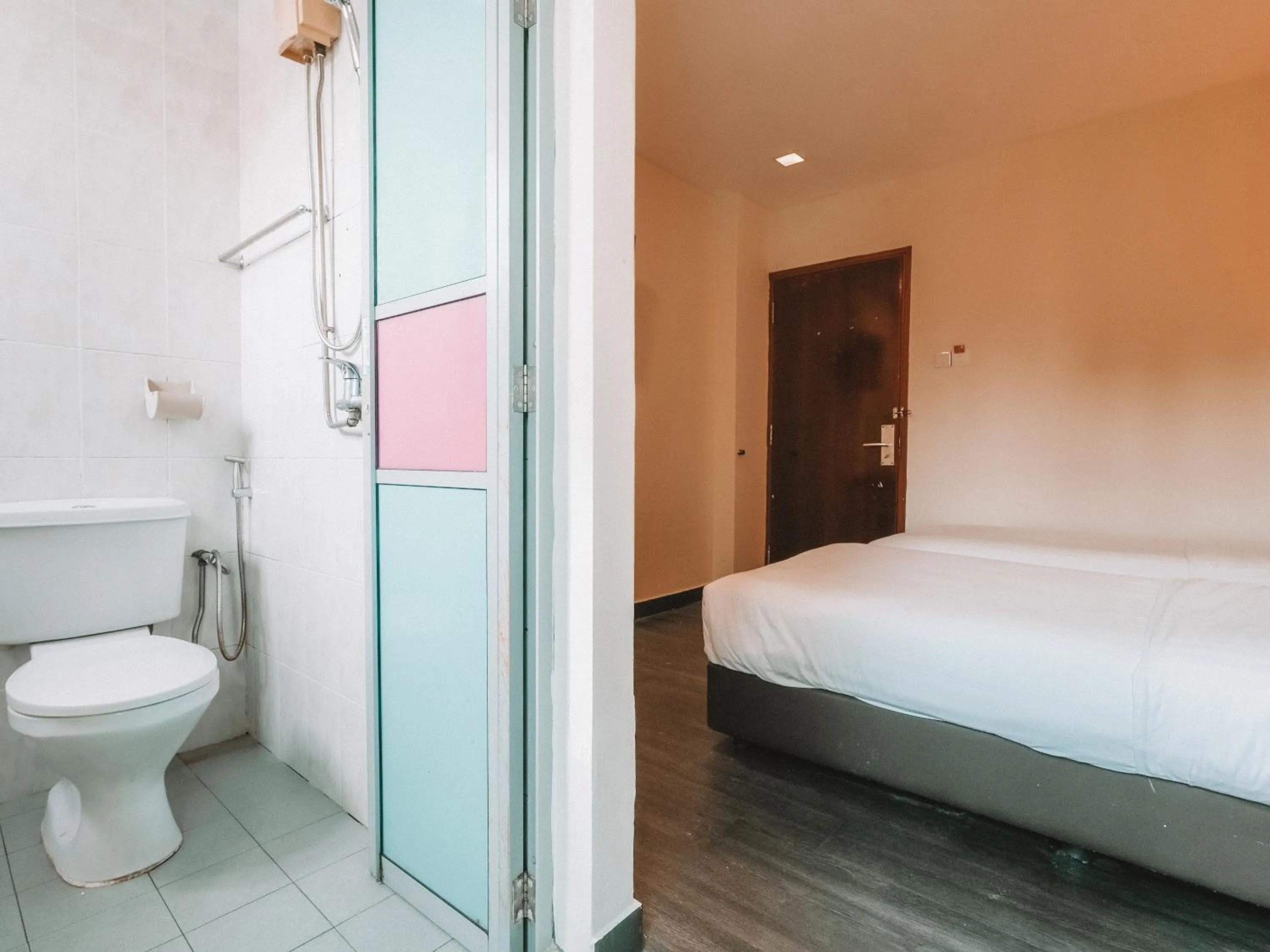 Bed in A Hotel Desker