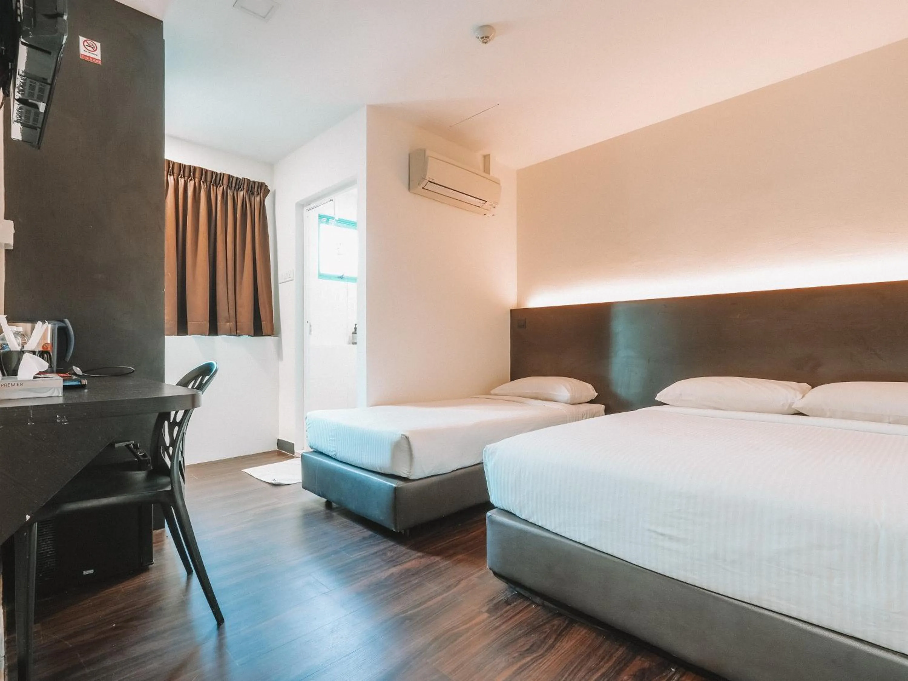 Bed in A Hotel Desker