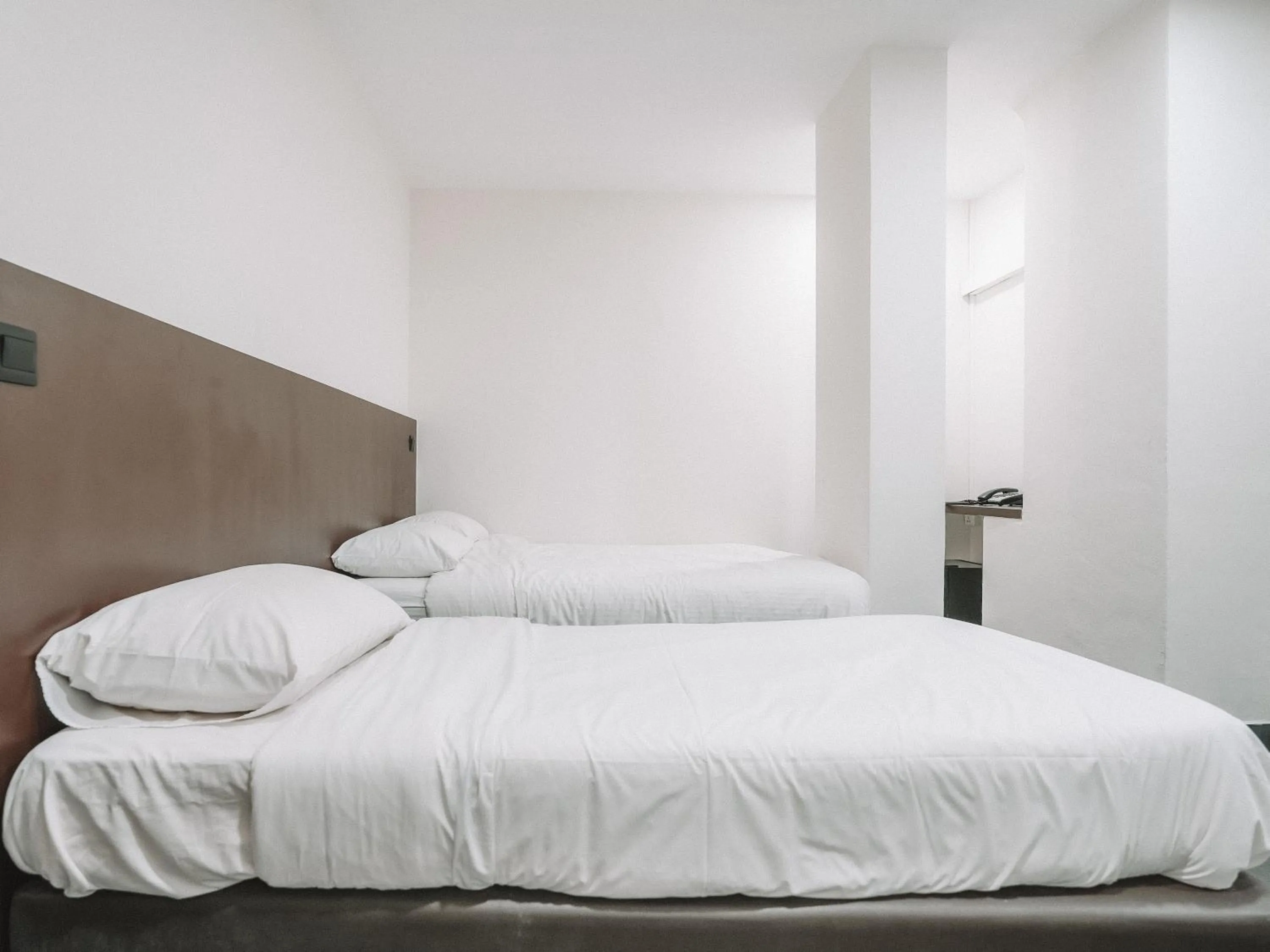 Bed in A Hotel Desker