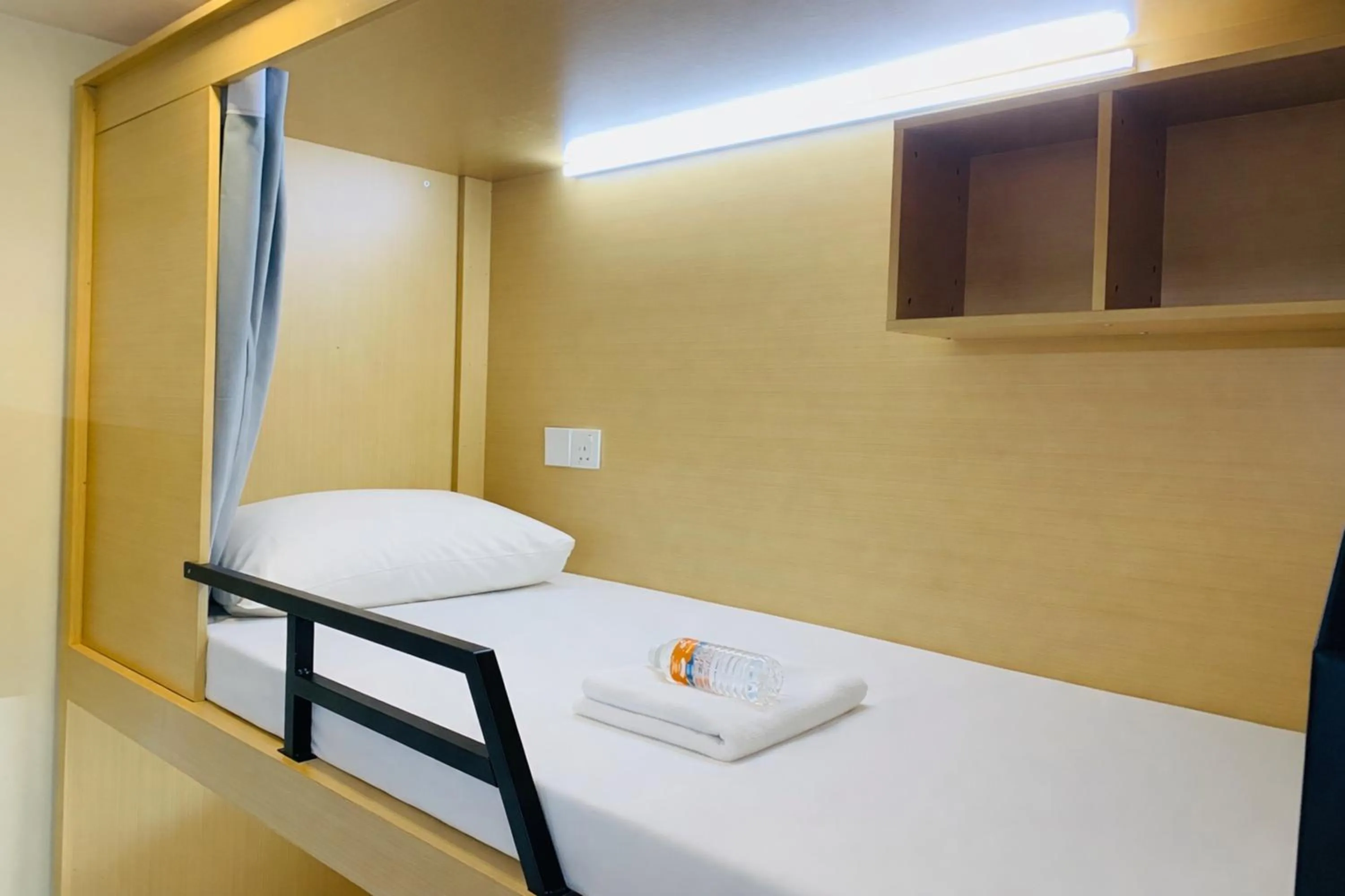 Bed in A Hotel Desker