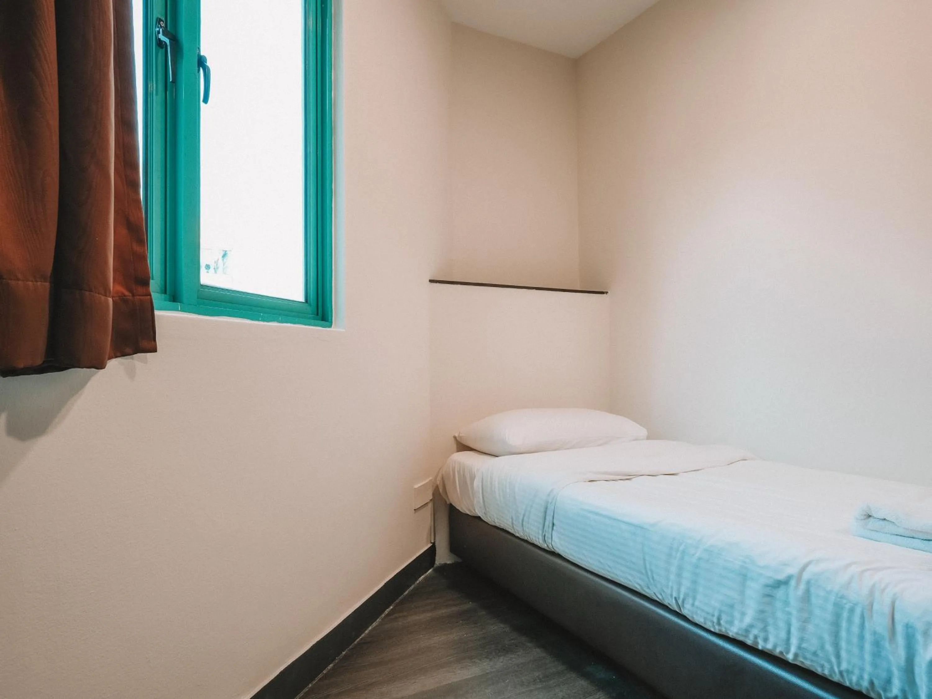 Bed in A Hotel Desker