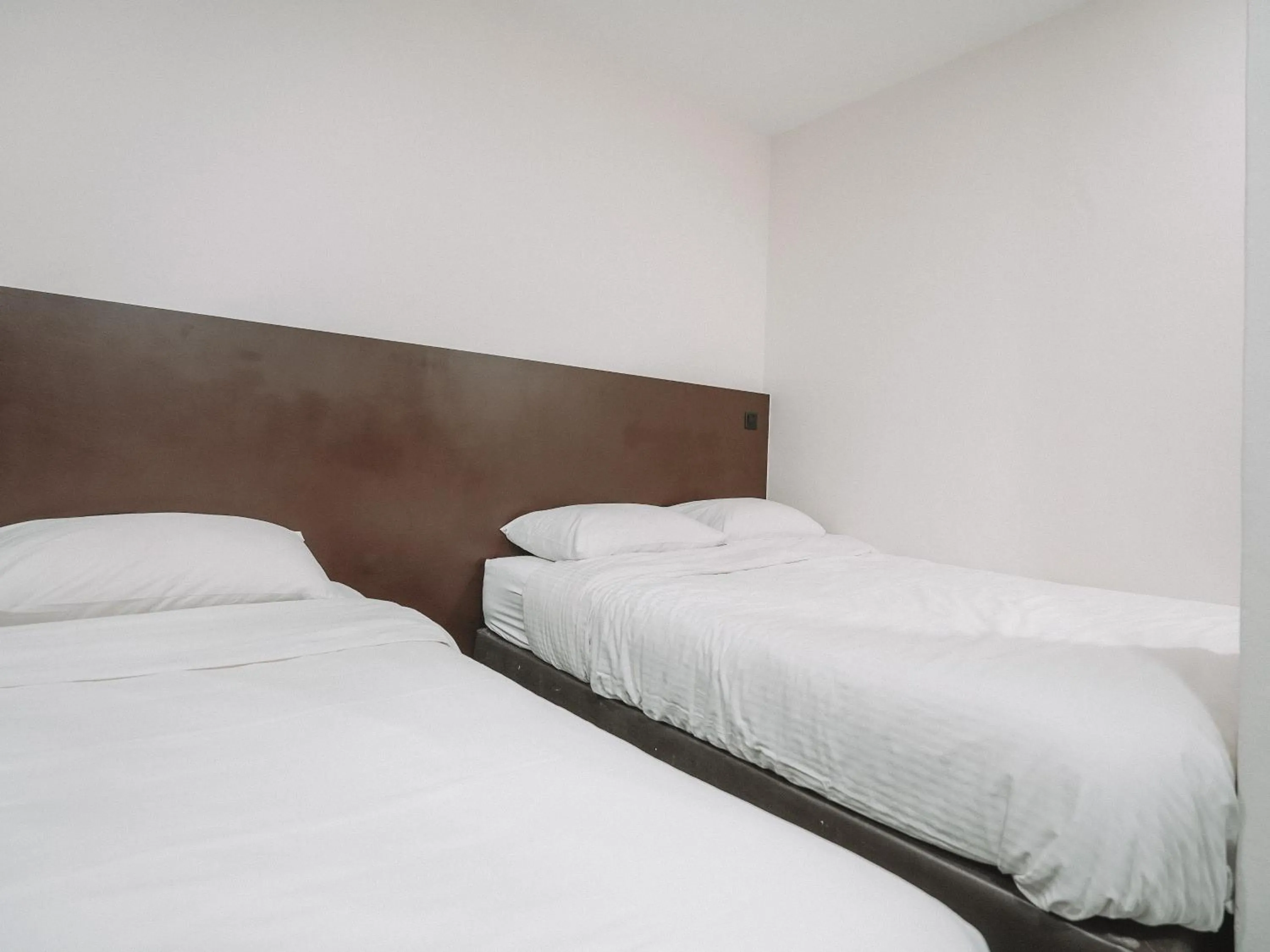 Bed in A Hotel Desker