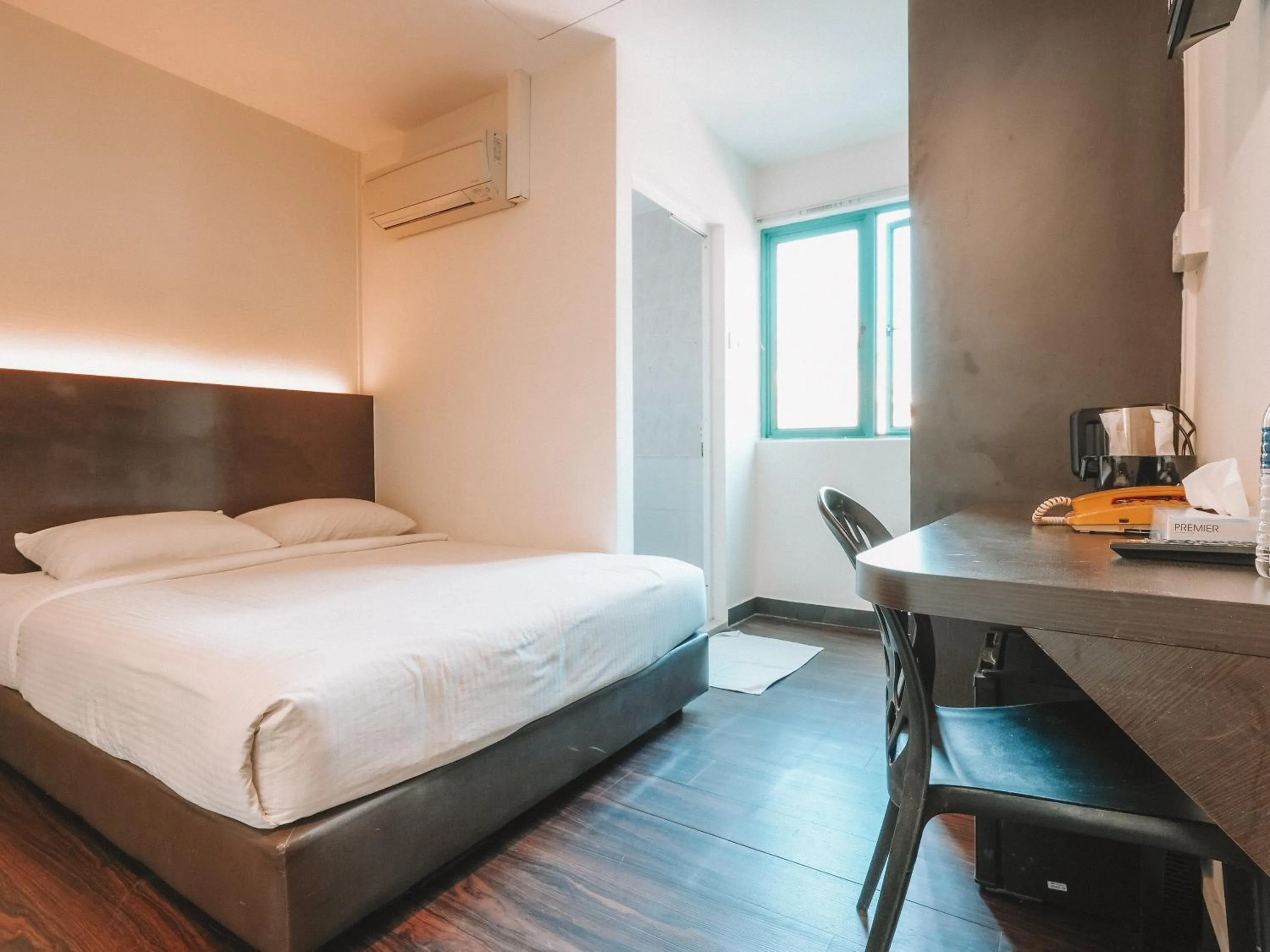 Bed in A Hotel Desker