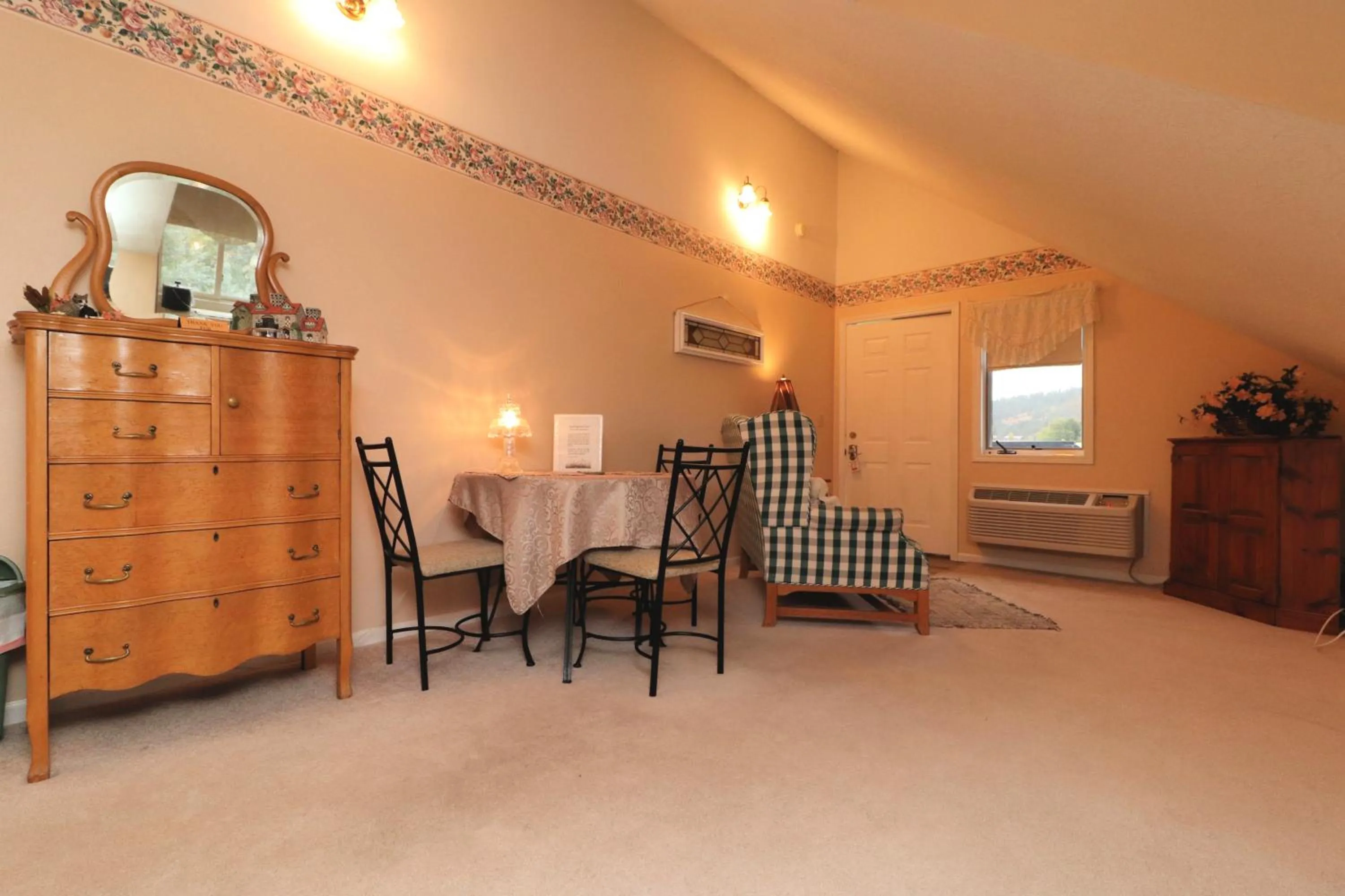 Queen Room in Sweetgrass Inn Bed & Breakfast