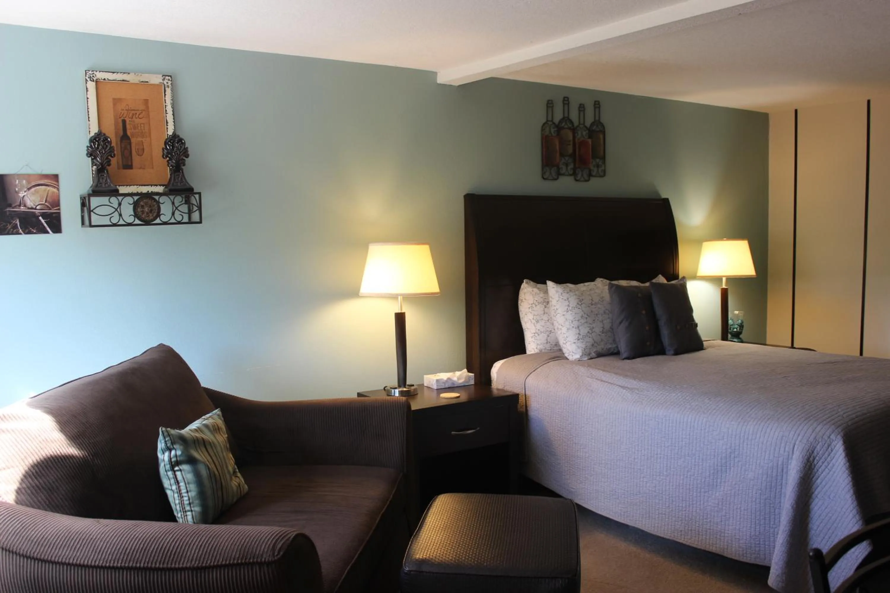 Bed in Sweetgrass Inn Bed & Breakfast