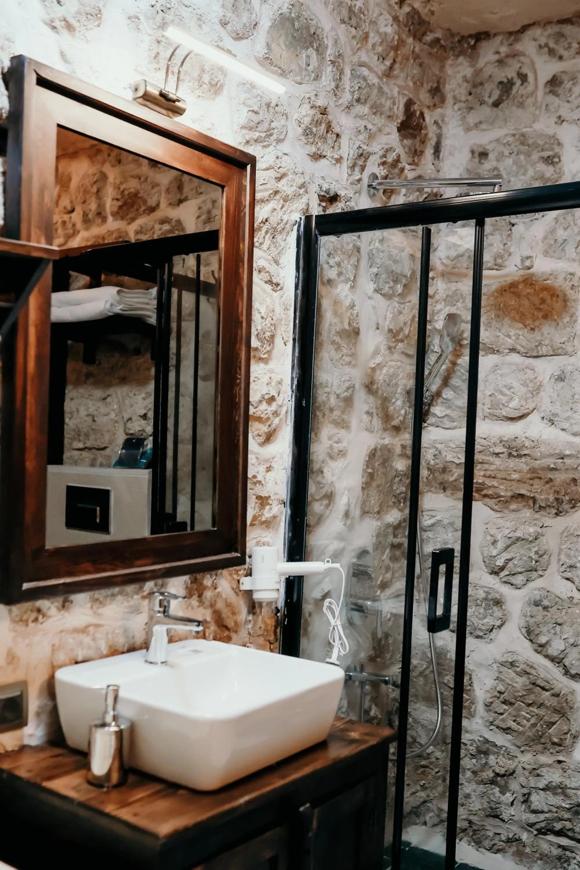 Shower in Minessa Konağı