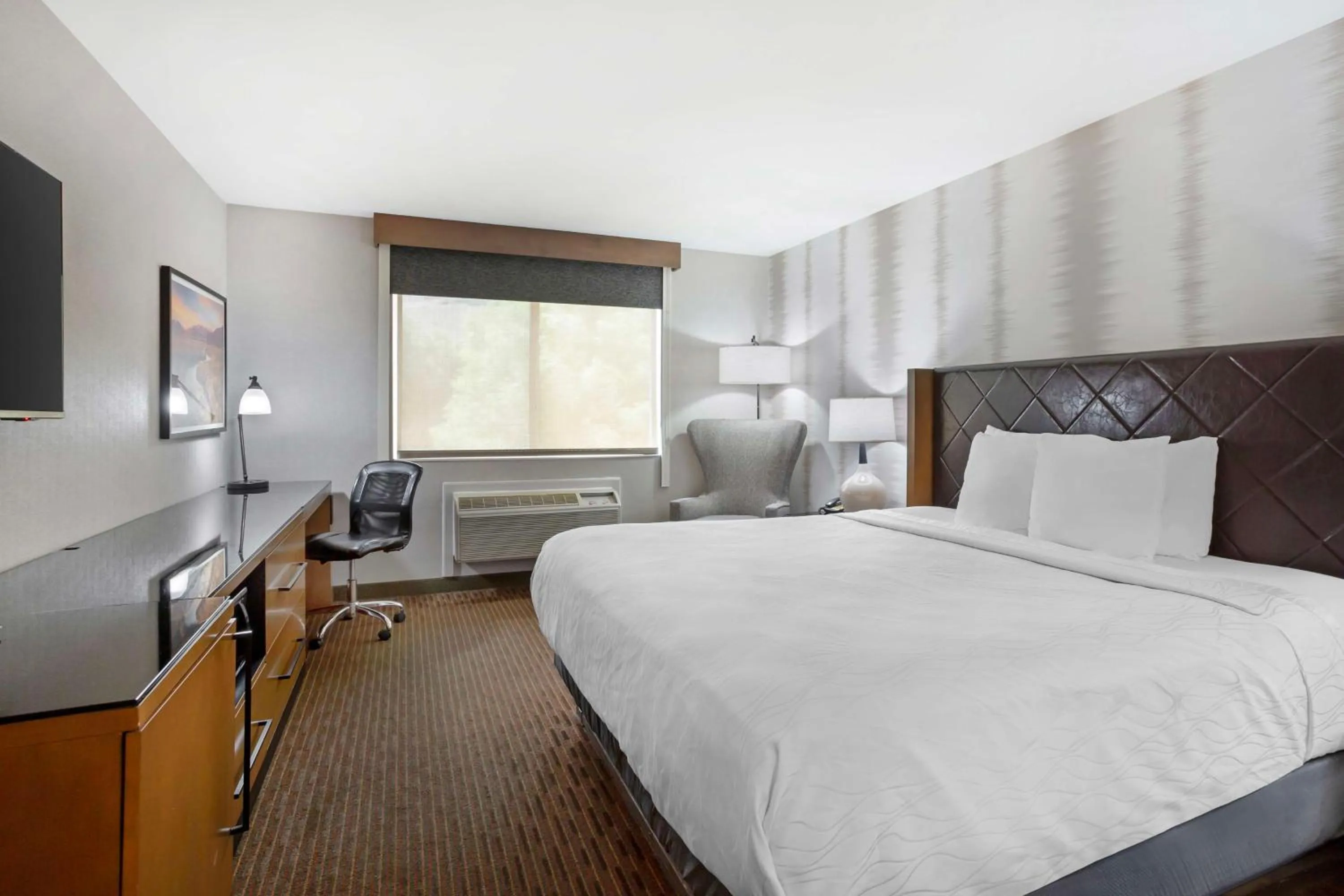 Bedroom, Bed in Best Western Holiday Hills