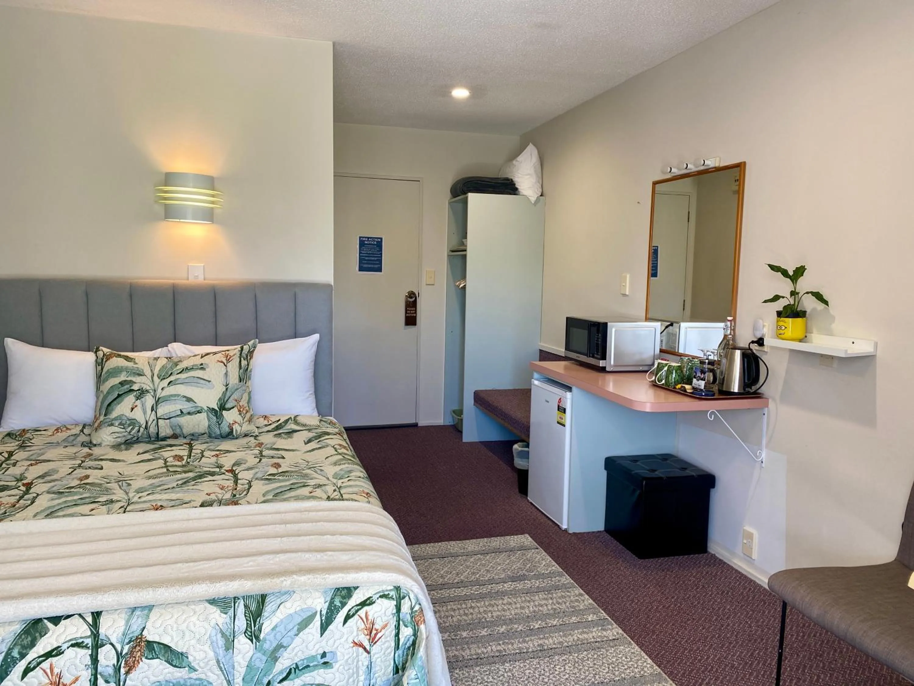 Bed in Heritage Park Lodge