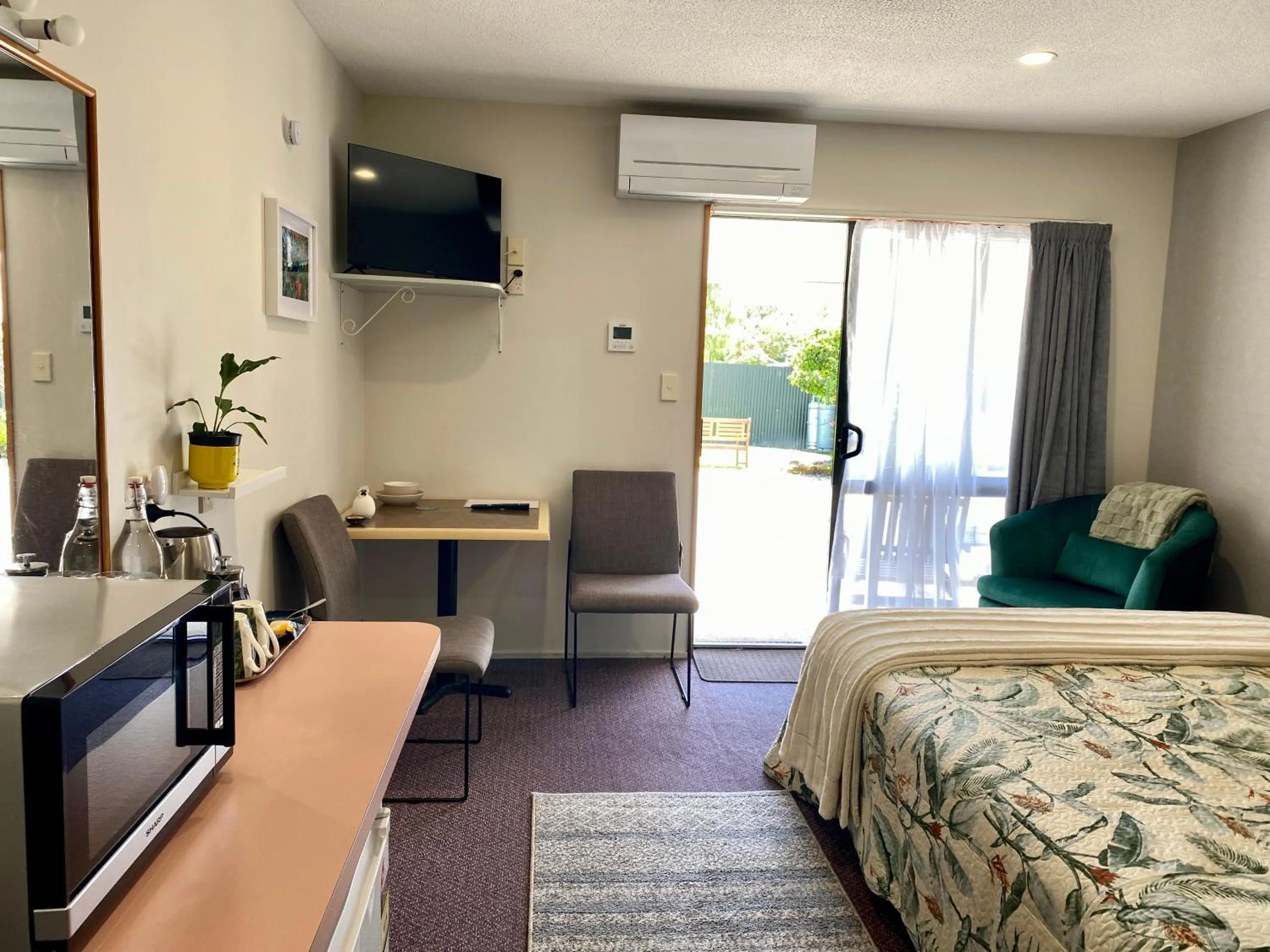 Bed in Heritage Park Lodge