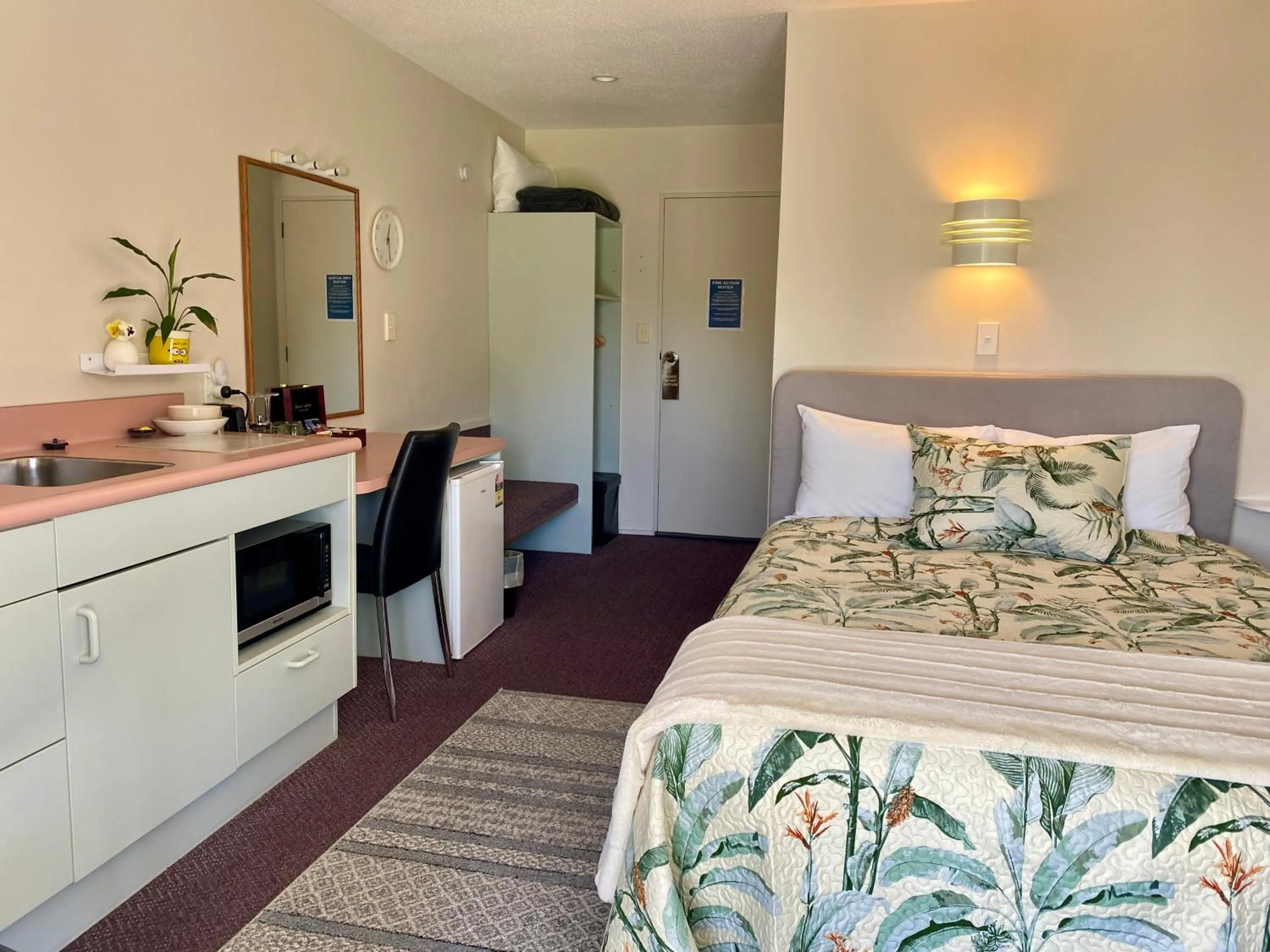 Bed in Heritage Park Lodge