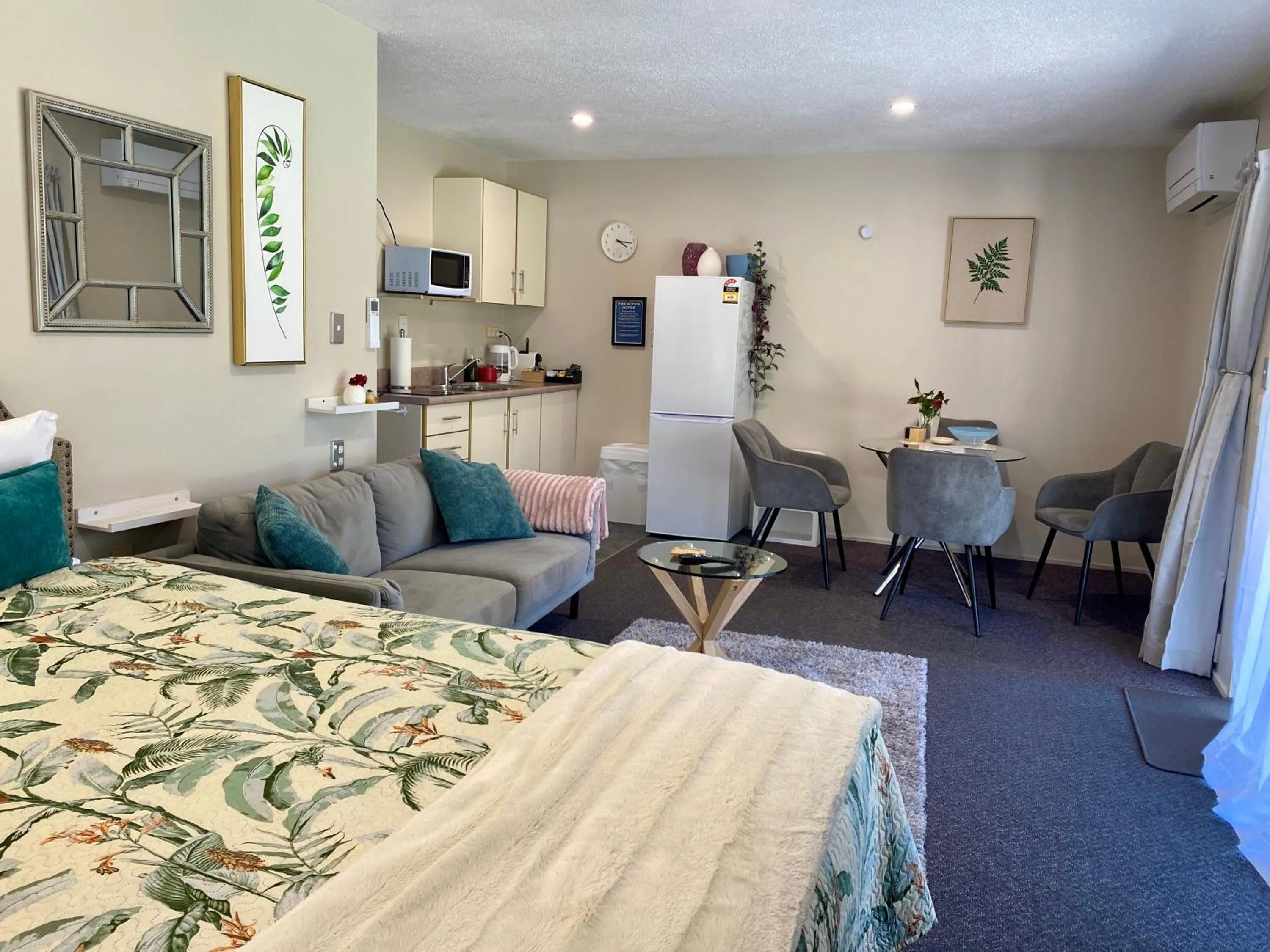 Bed in Heritage Park Lodge