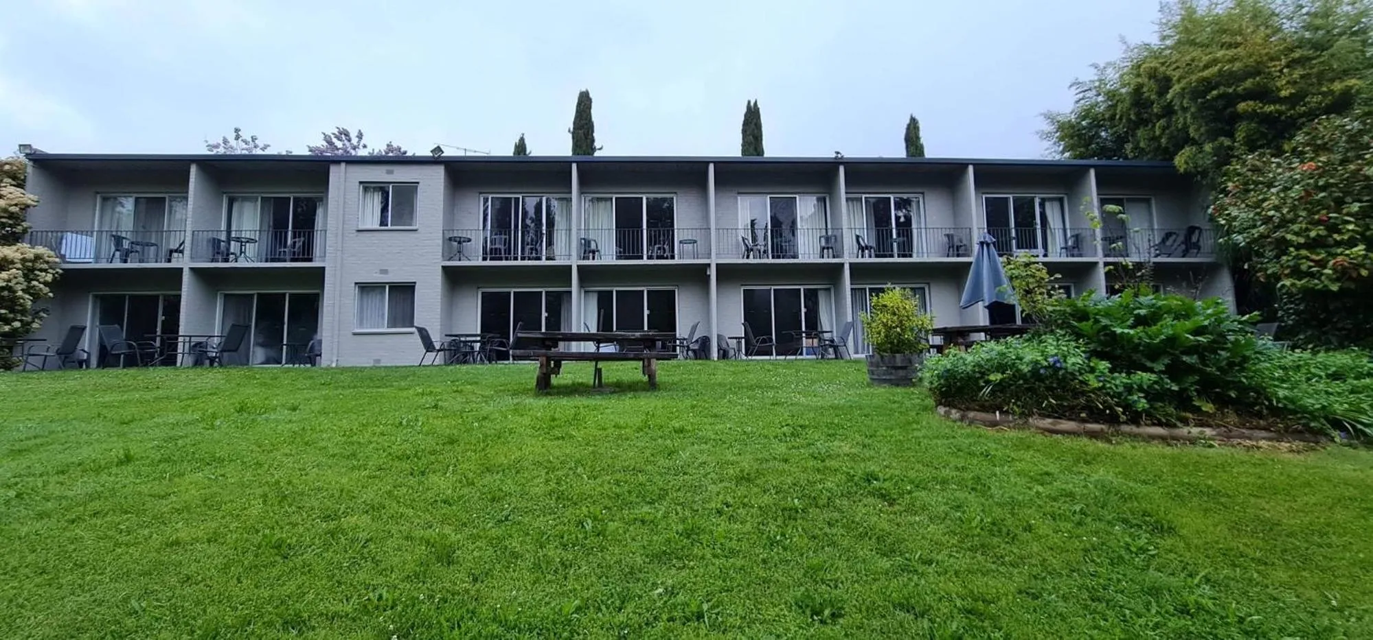 Garden in Riverbank Park MOTEL