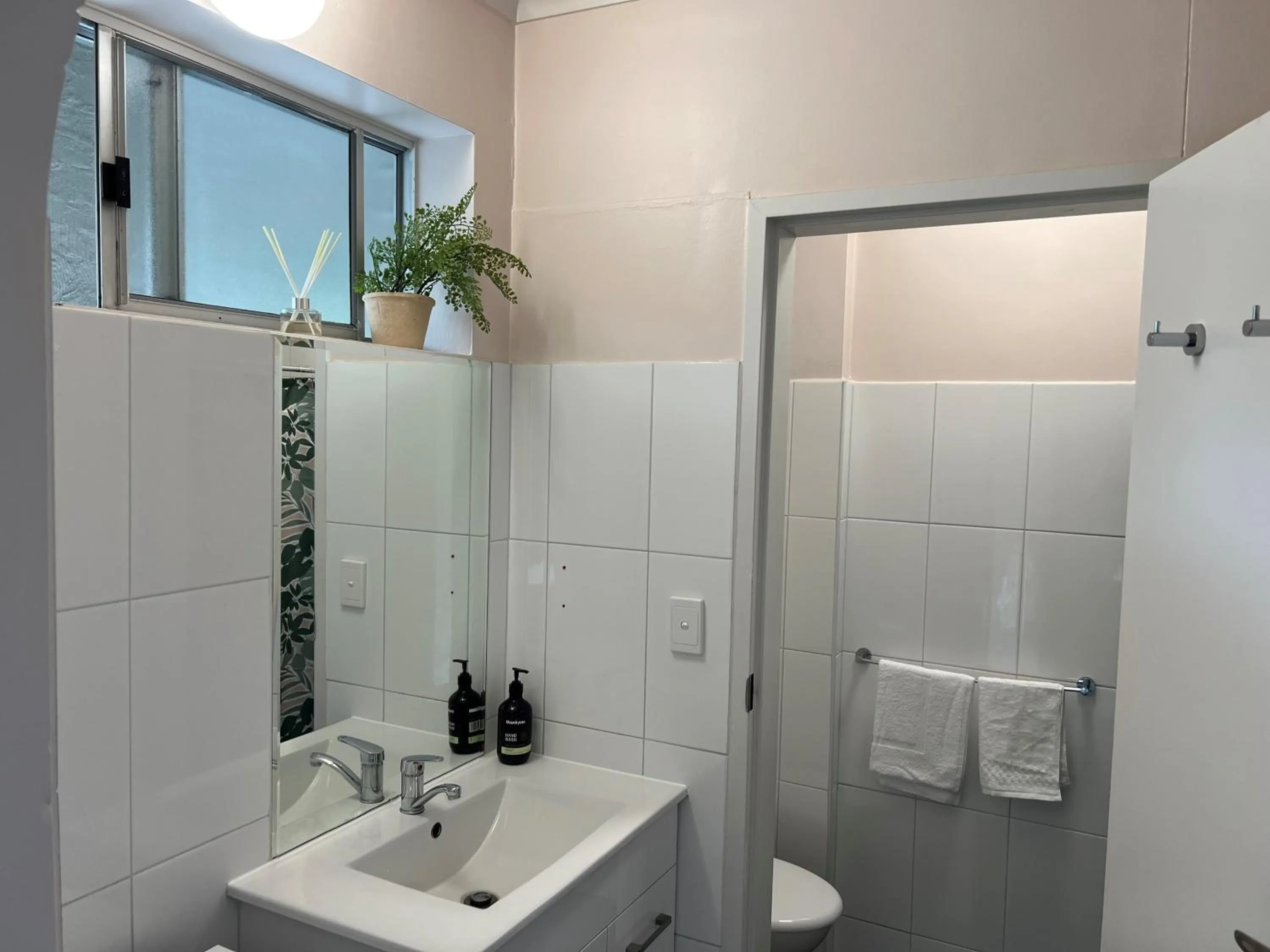 Bathroom in Riverbank Park MOTEL