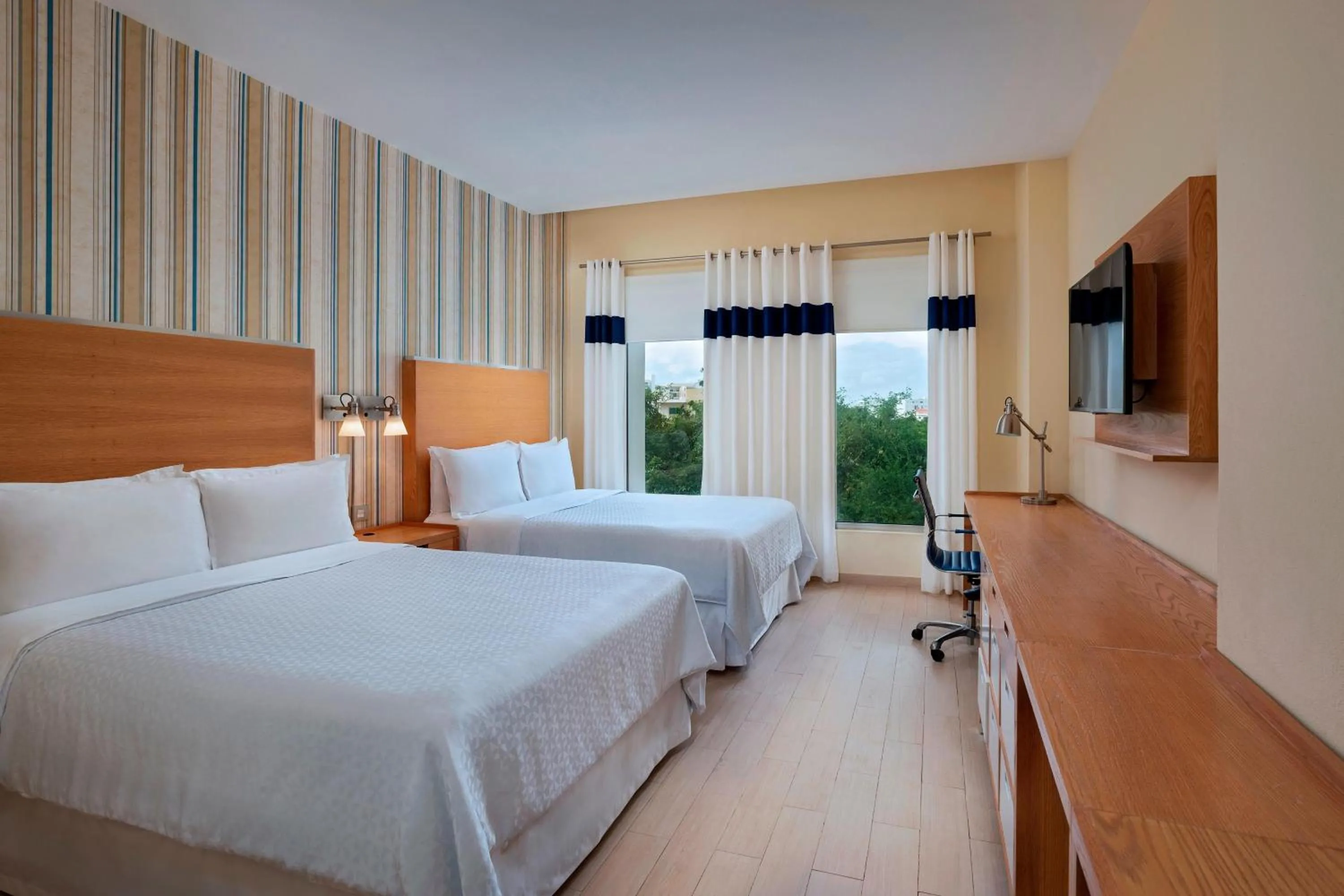 Photo of the whole room, Bed in Four Points by Sheraton Cancun Centro