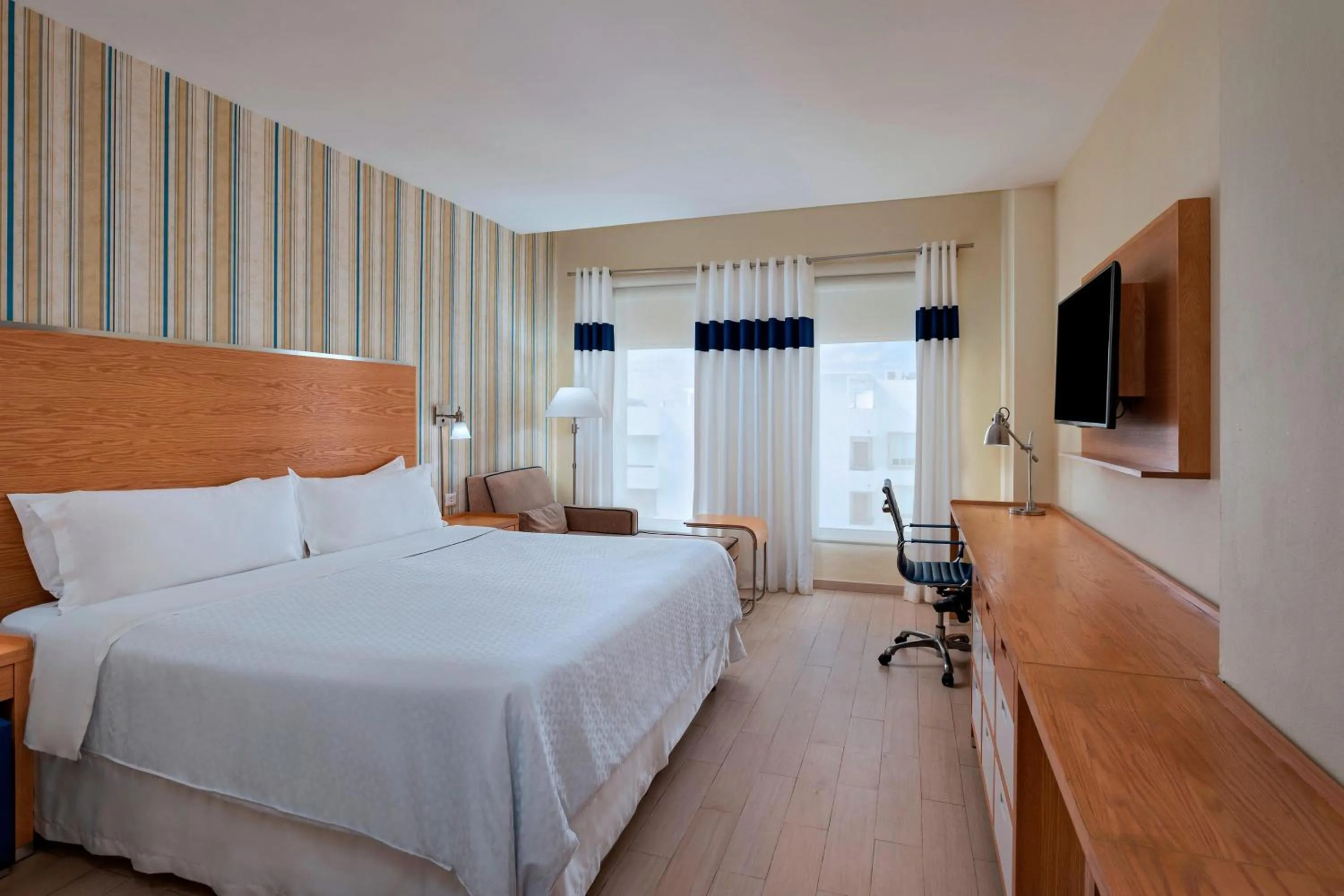 Photo of the whole room, Bed in Four Points by Sheraton Cancun Centro