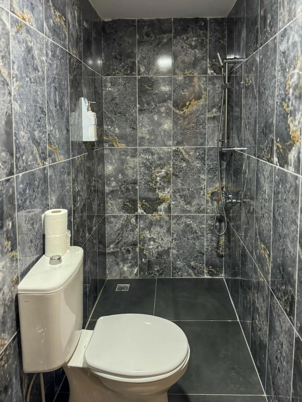 Bathroom in Arısan Otel