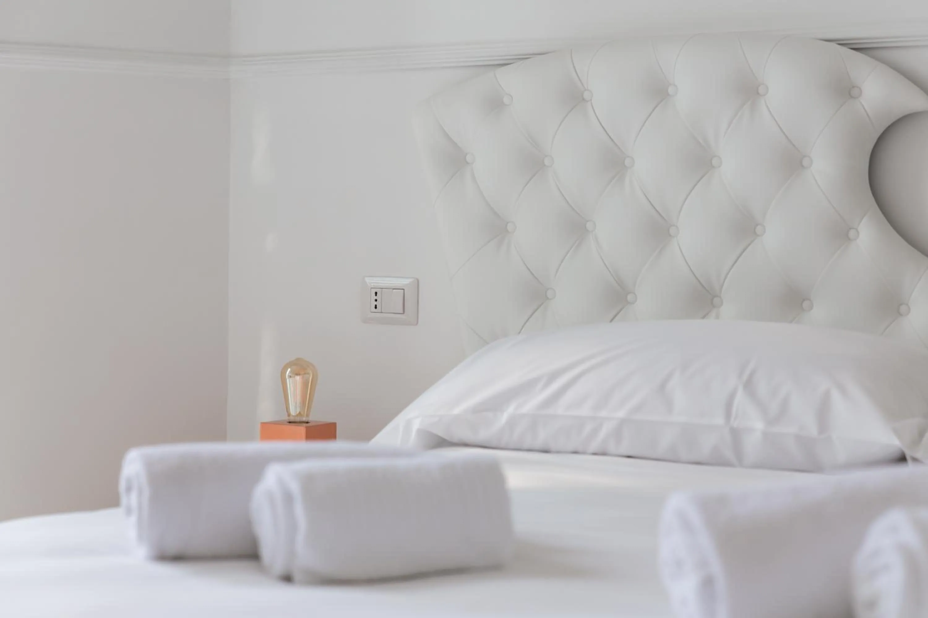 Bed in Golden Suites by Dimorra