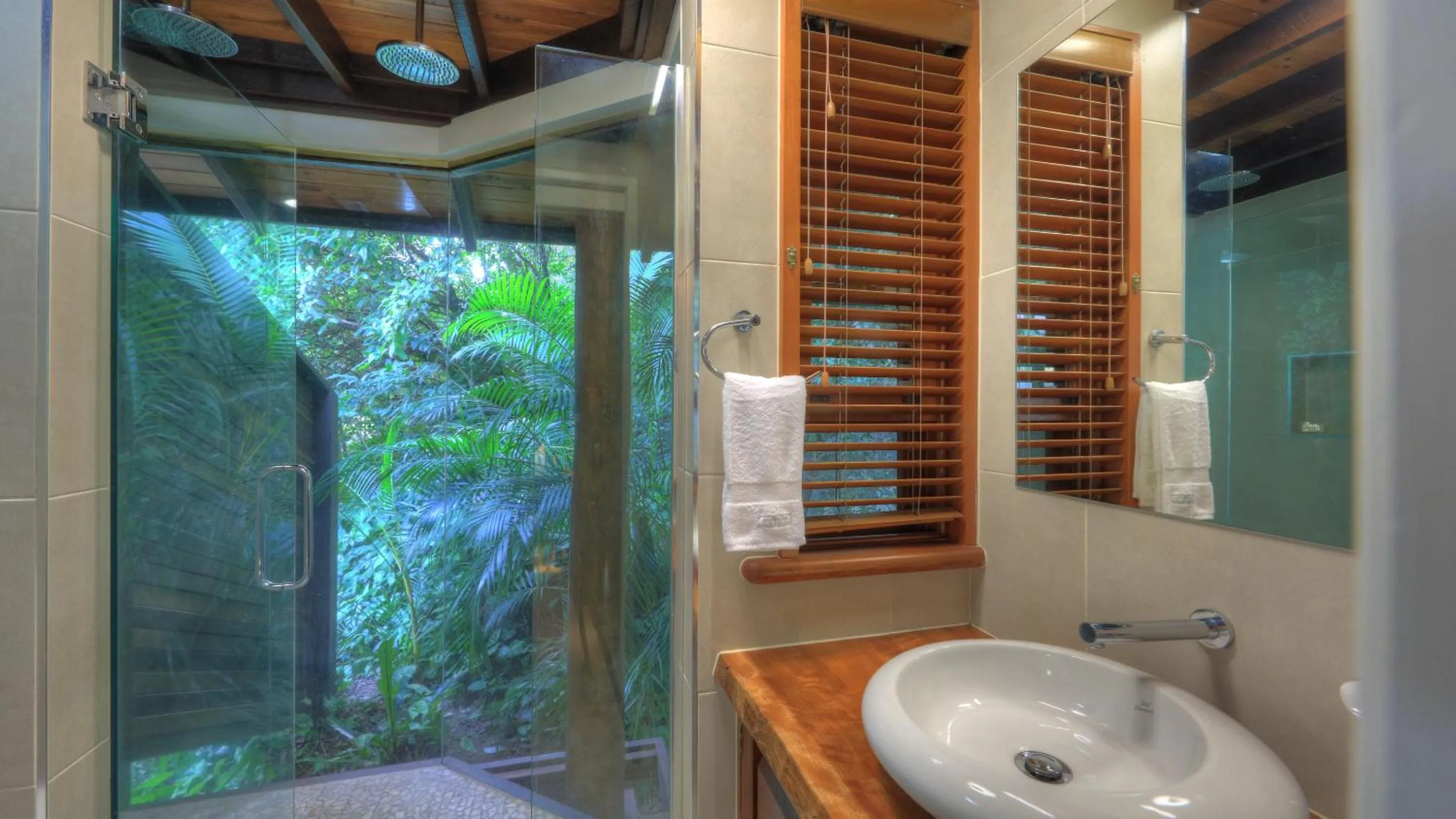 Bathroom in Montville Misty View Cottages