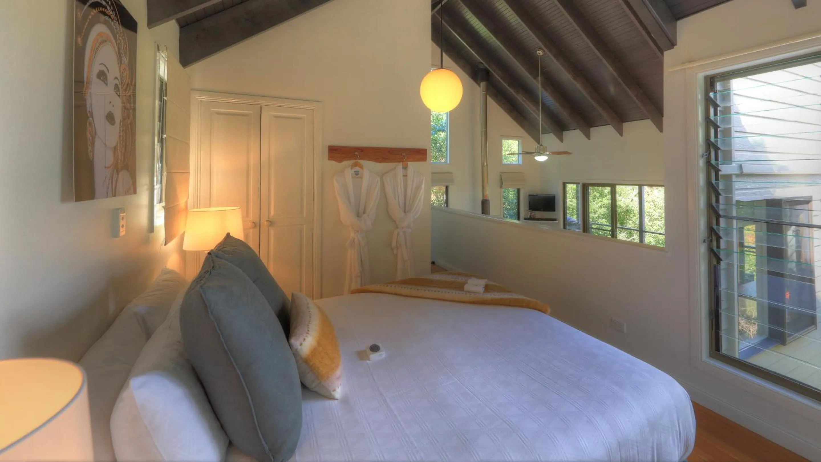 Bed in Montville Misty View Cottages