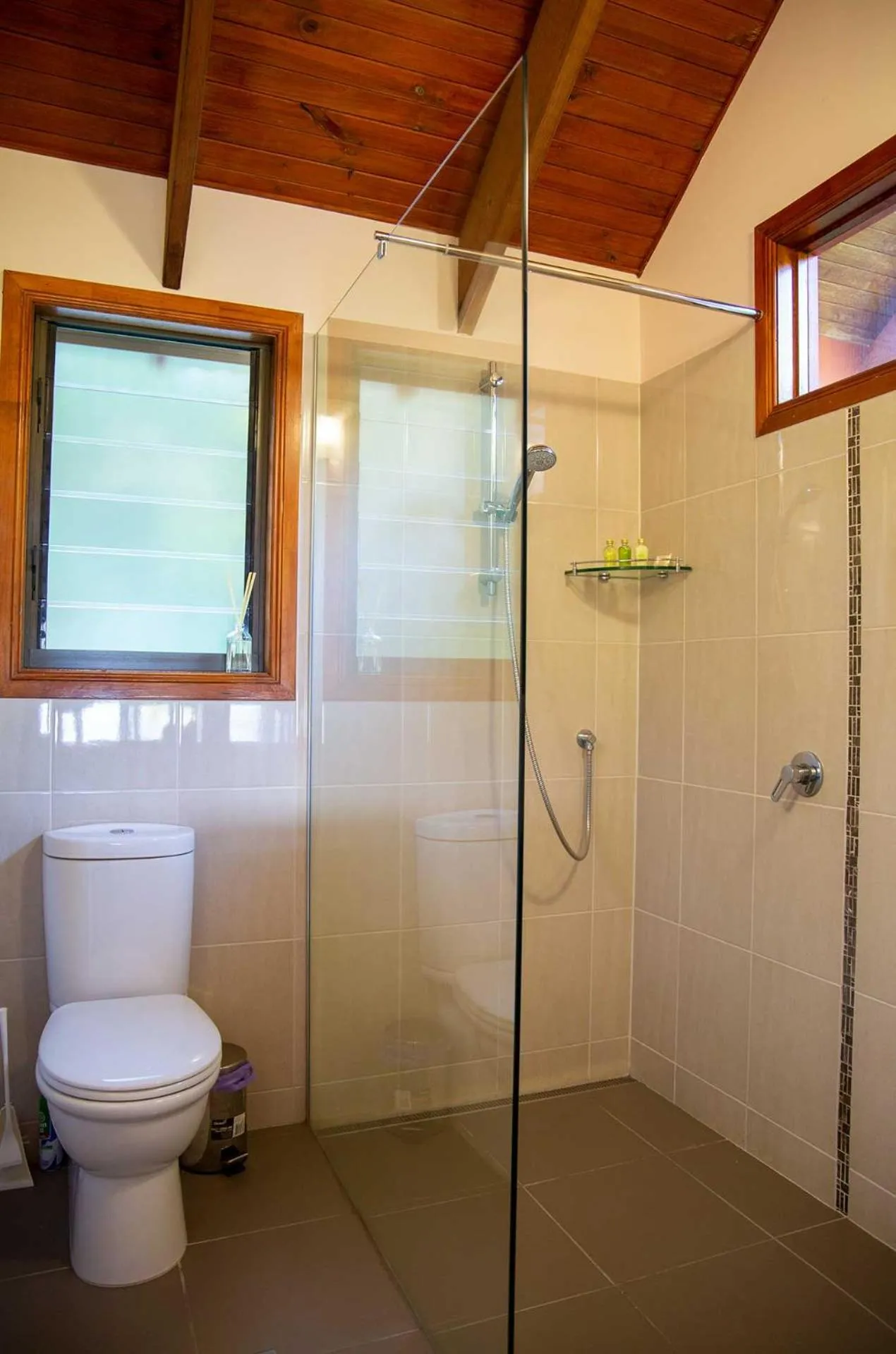 Shower in Montville Misty View Cottages