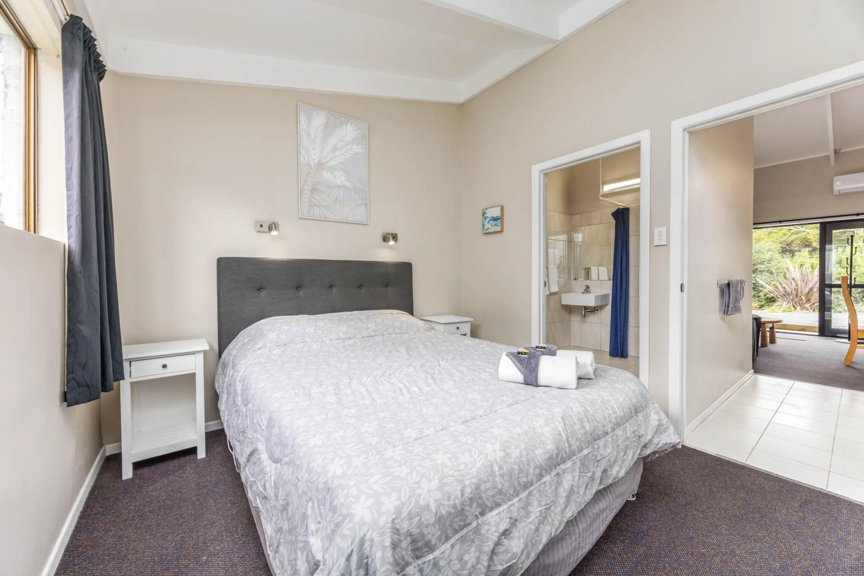 Bed in Sun Valley Motel