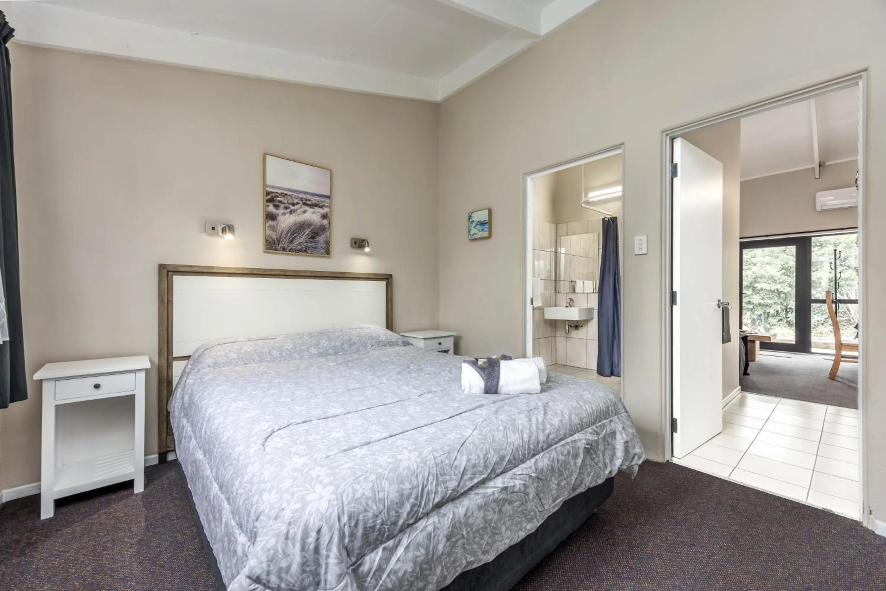 Bed in Sun Valley Motel