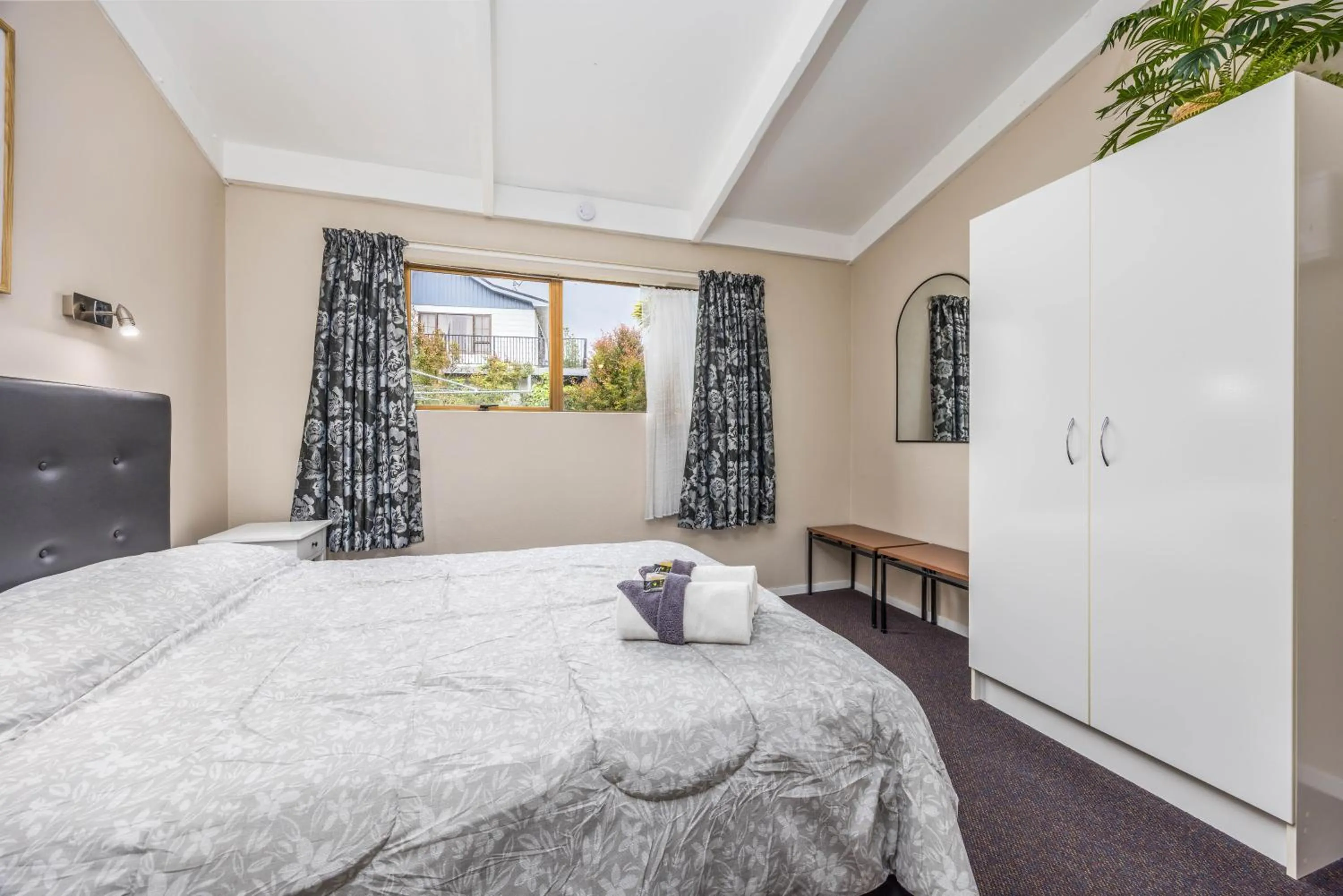 Bed in Sun Valley Motel