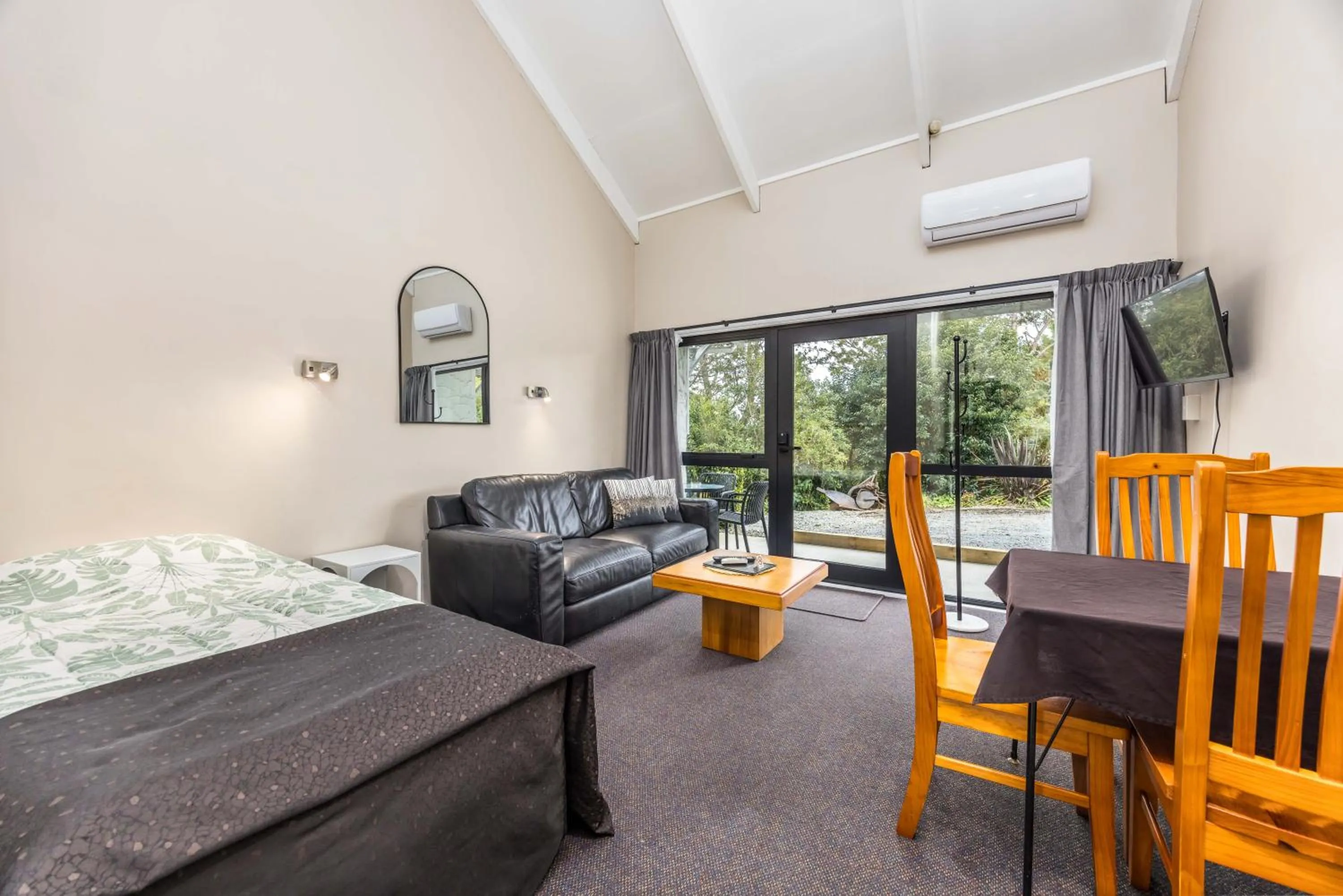 Bed in Sun Valley Motel