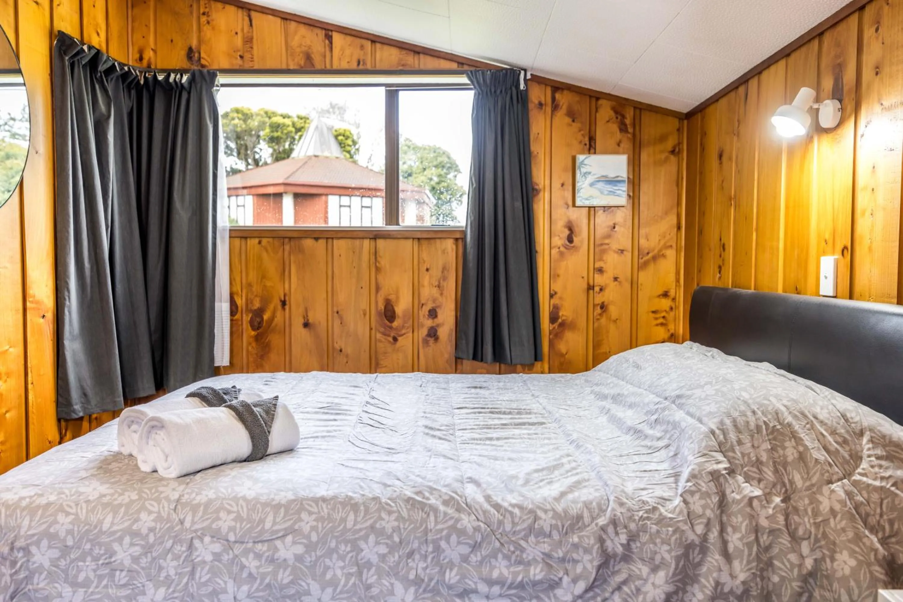 Bed in Sun Valley Motel