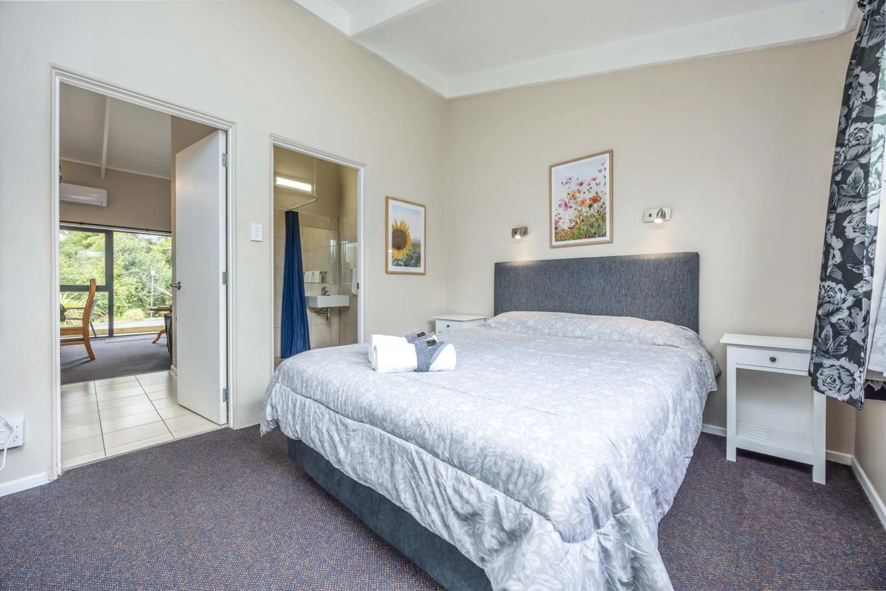 Bed in Sun Valley Motel