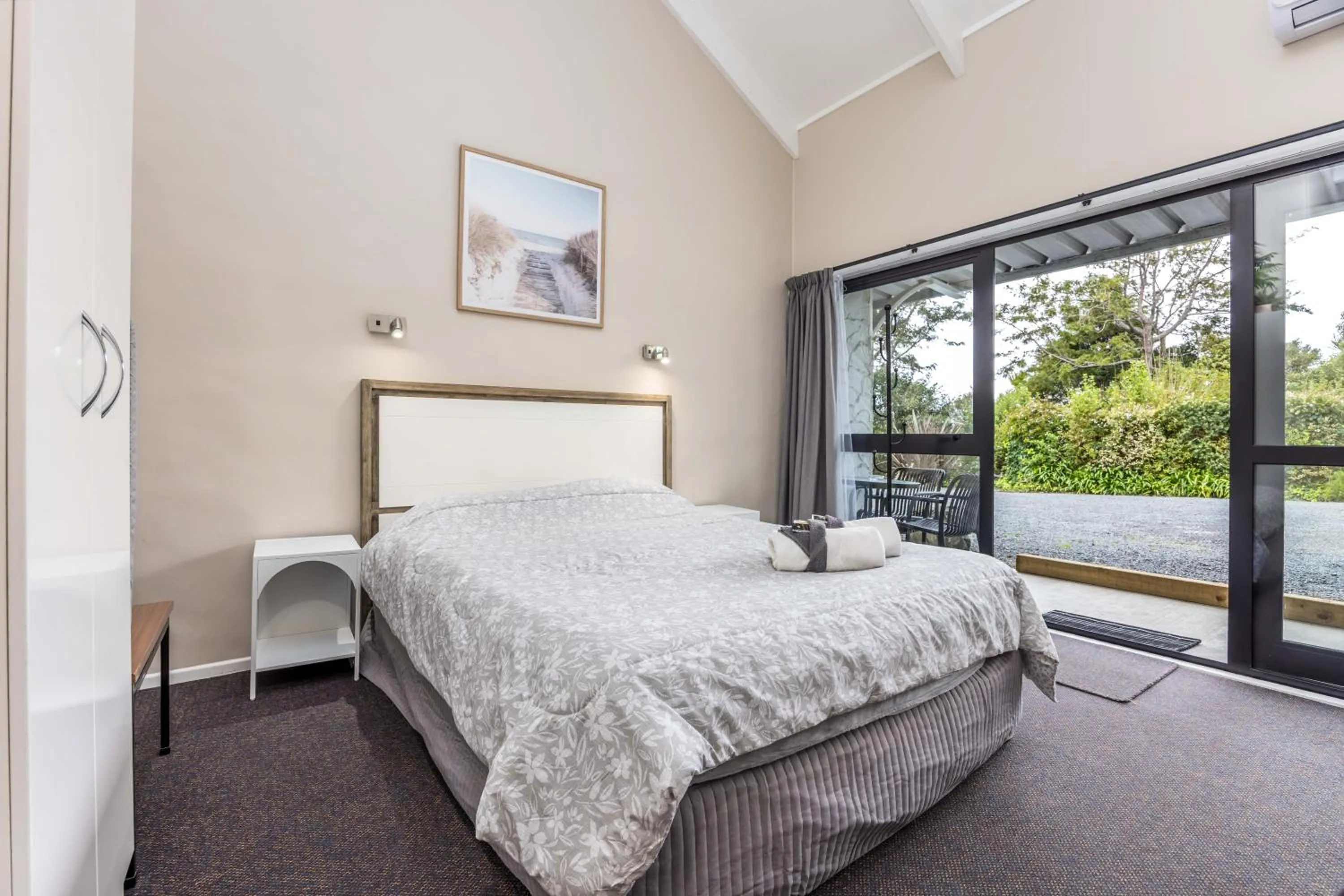 Bed in Sun Valley Motel