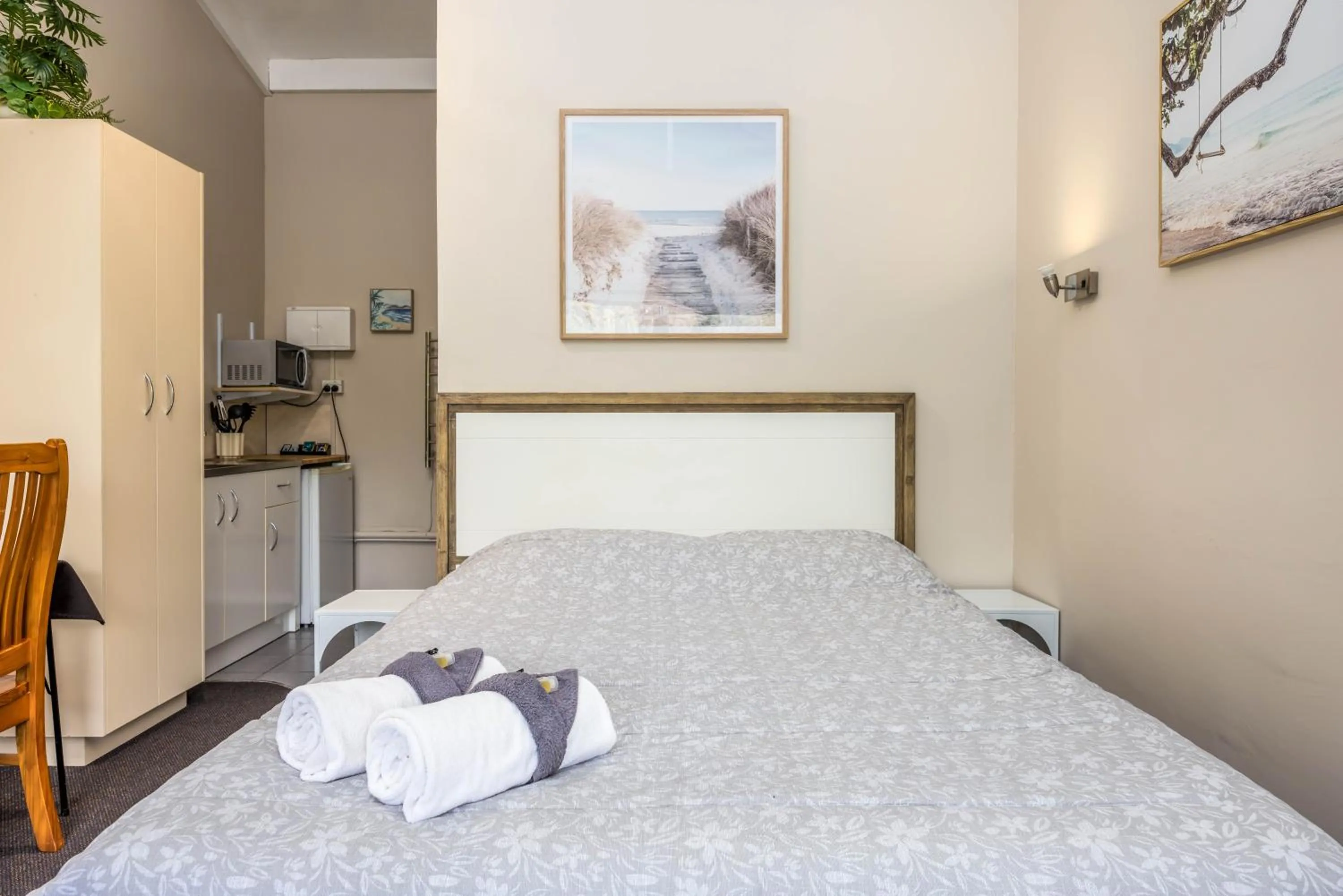 Bed in Sun Valley Motel