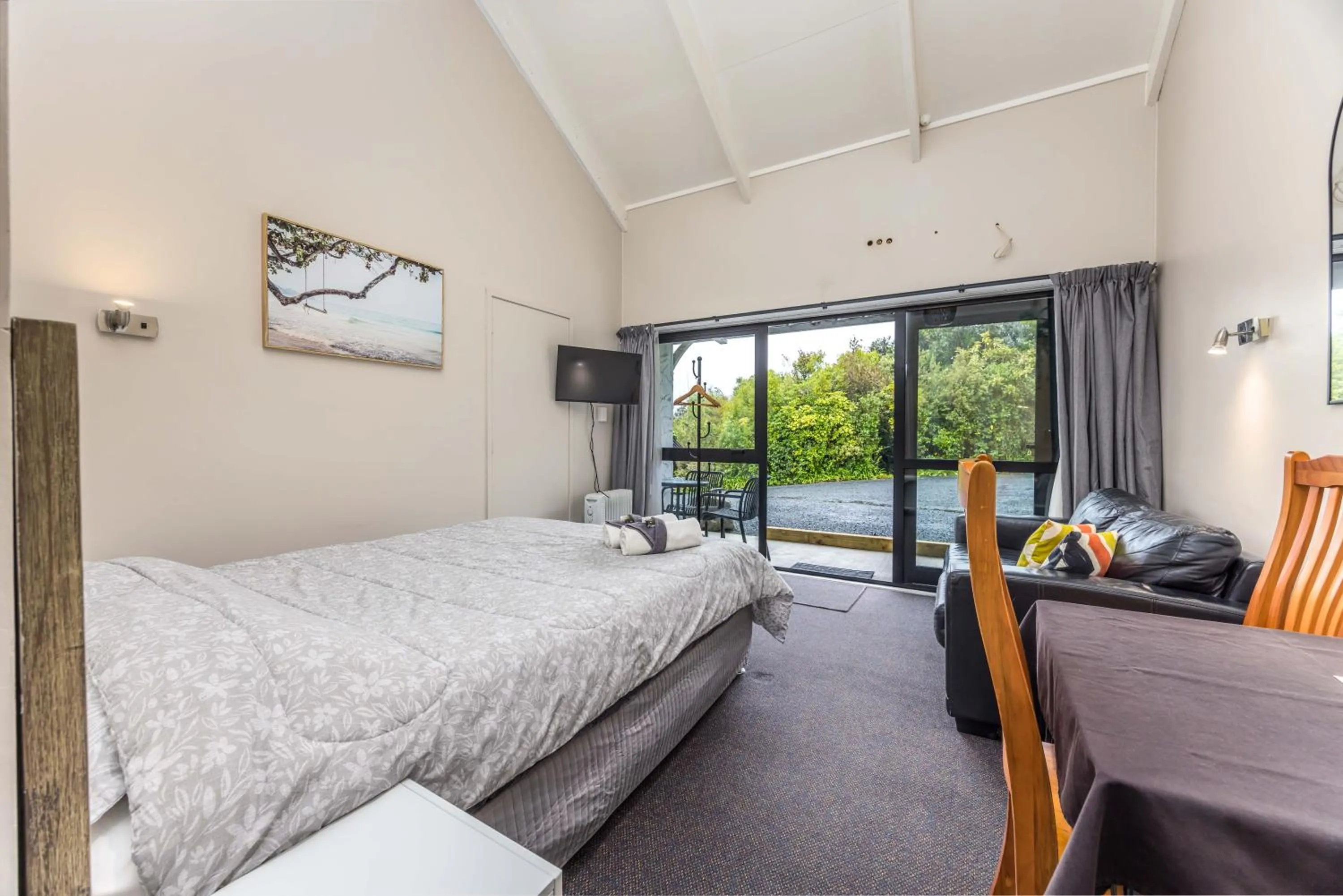 Bed in Sun Valley Motel