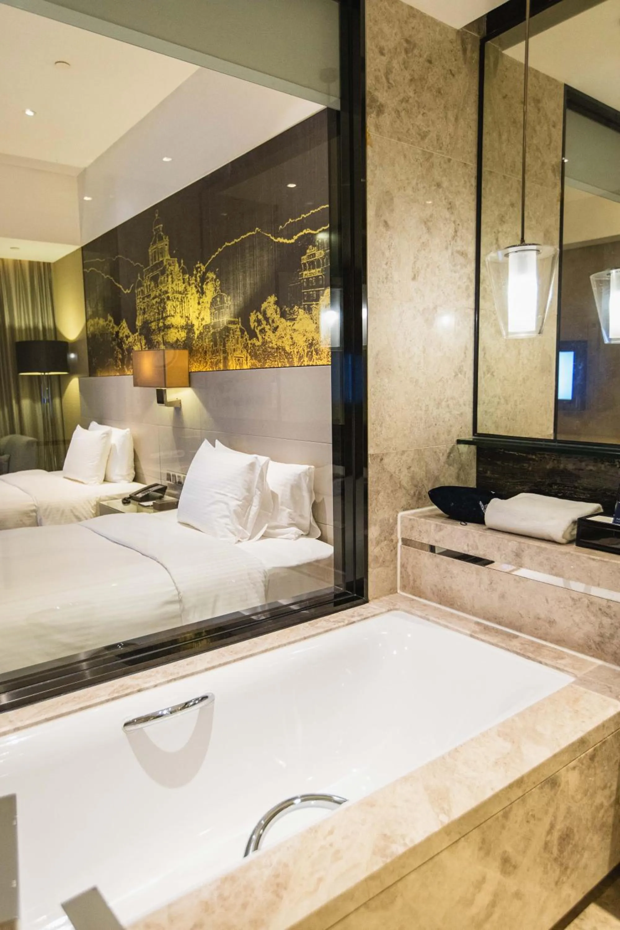 Bathroom, Bed in Wanda Realm Jiangmen