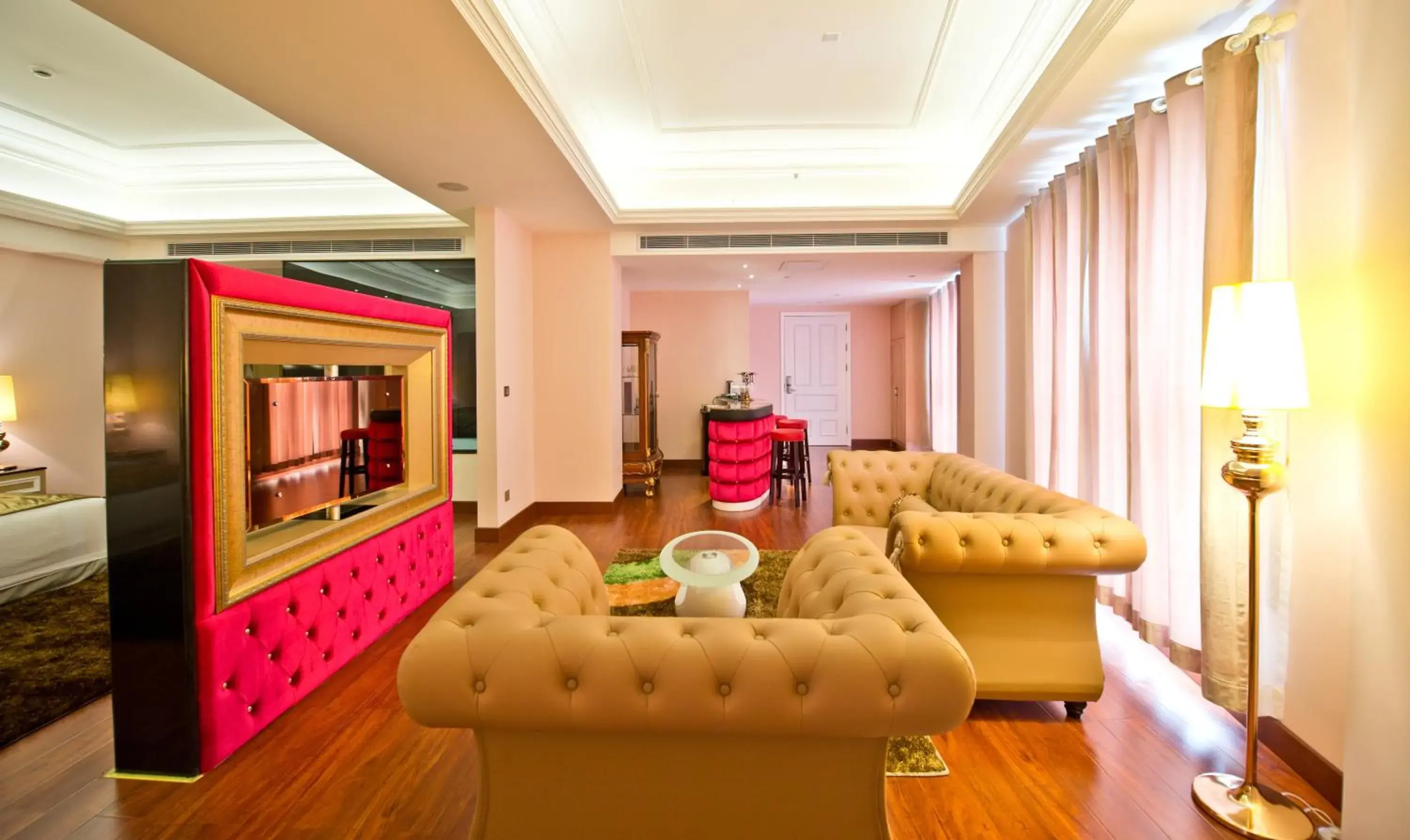 Executive Suite in The Royal Pinnacle Hotel Executive Suite in The Royal Pinnacle Hotel