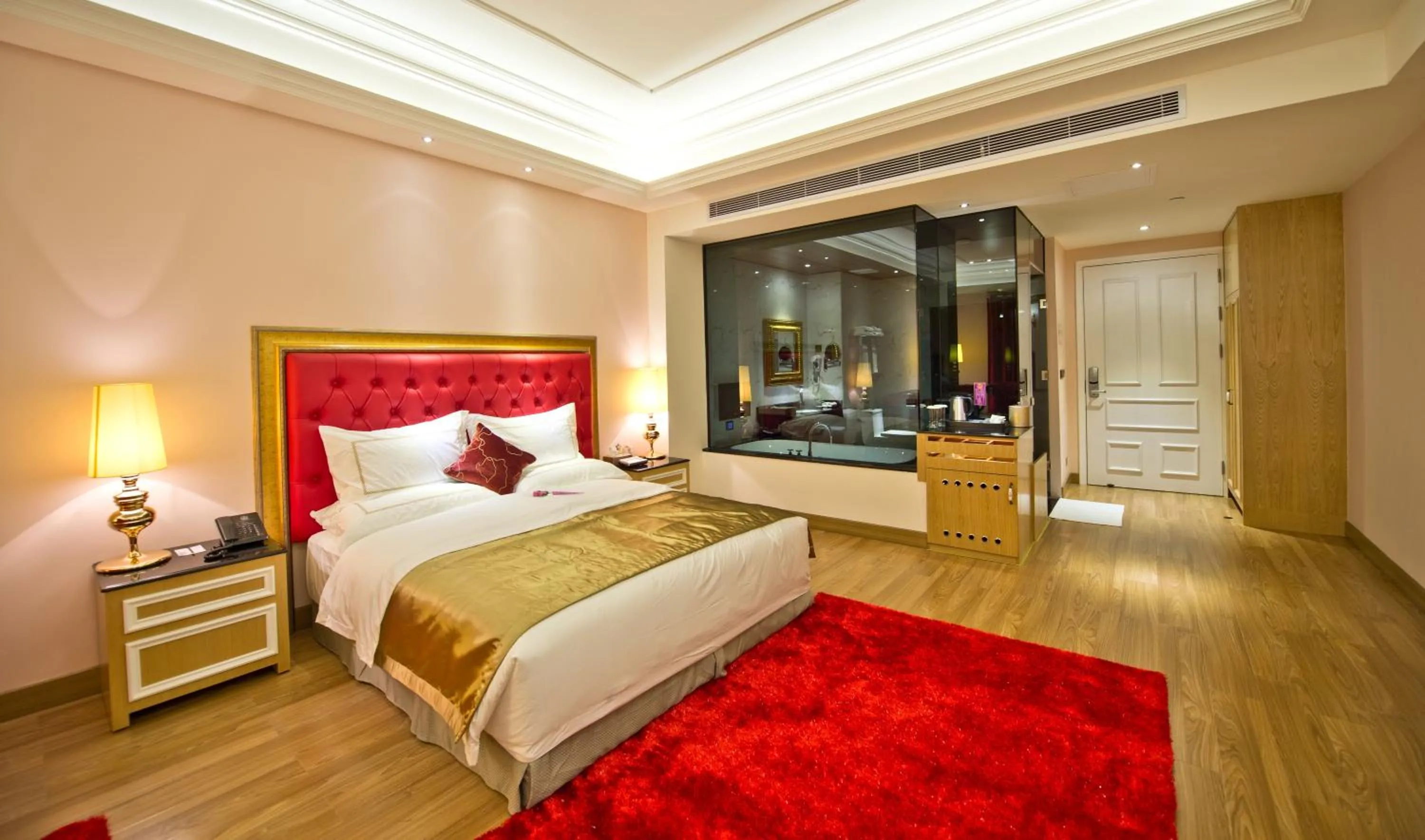 Bed in The Royal Pinnacle Hotel