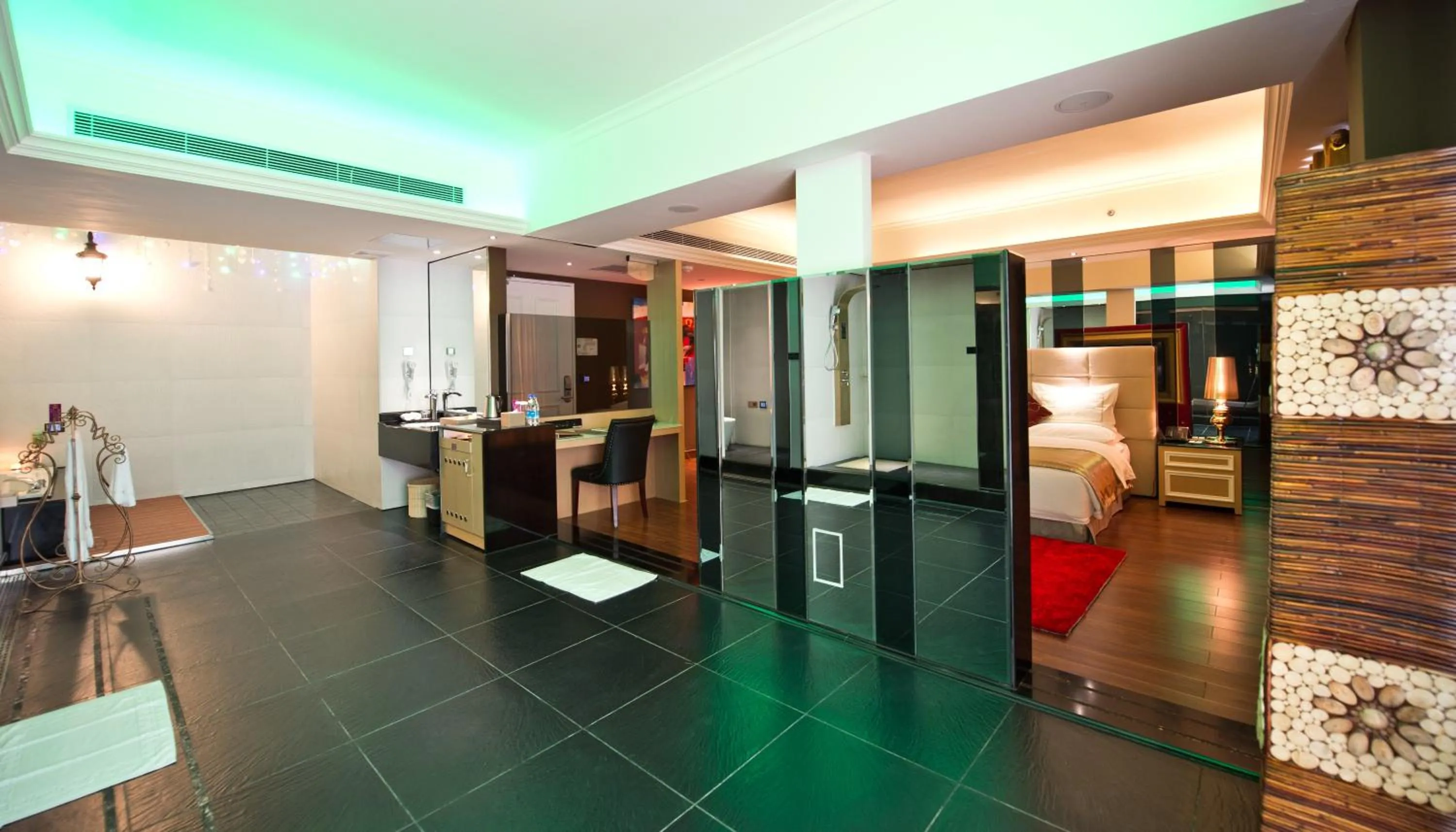 Bathroom in The Royal Pinnacle Hotel