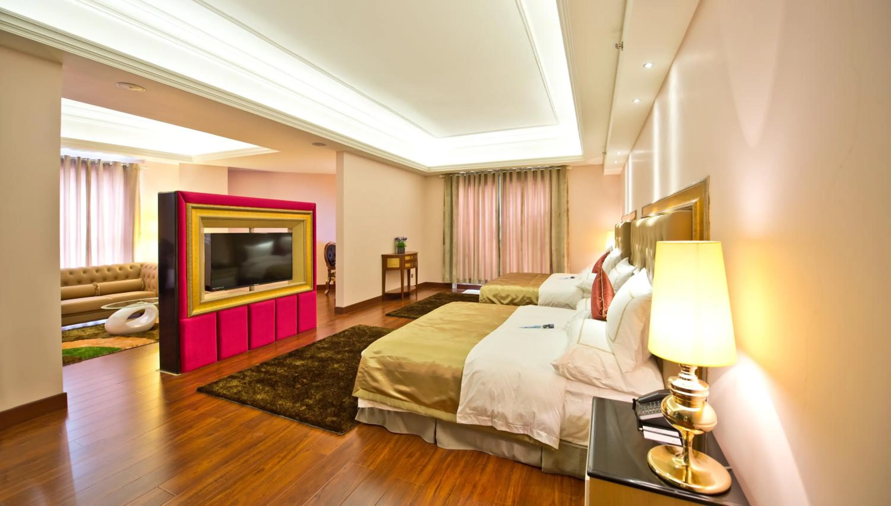 Bed in The Royal Pinnacle Hotel