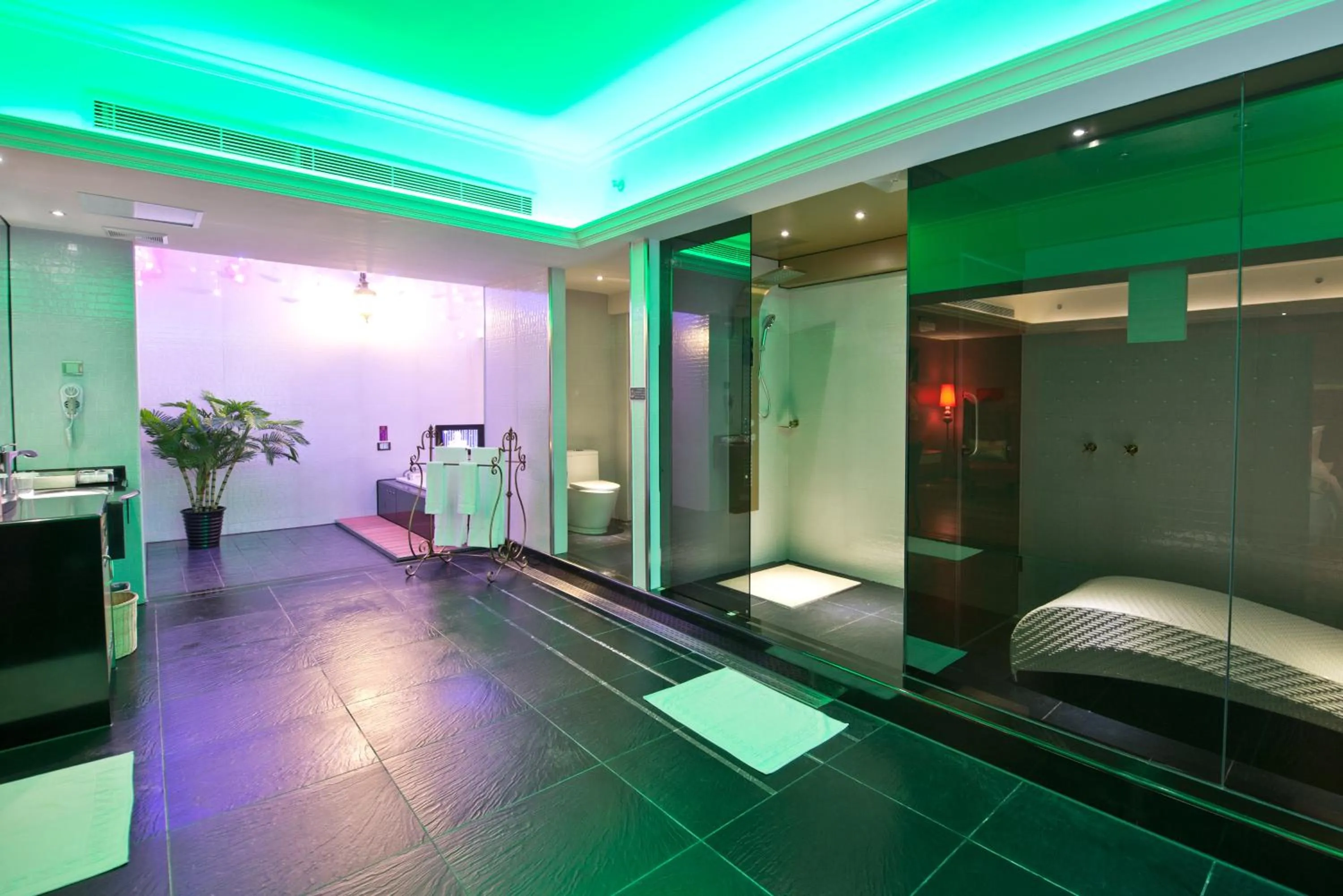 Toilet in The Royal Pinnacle Hotel