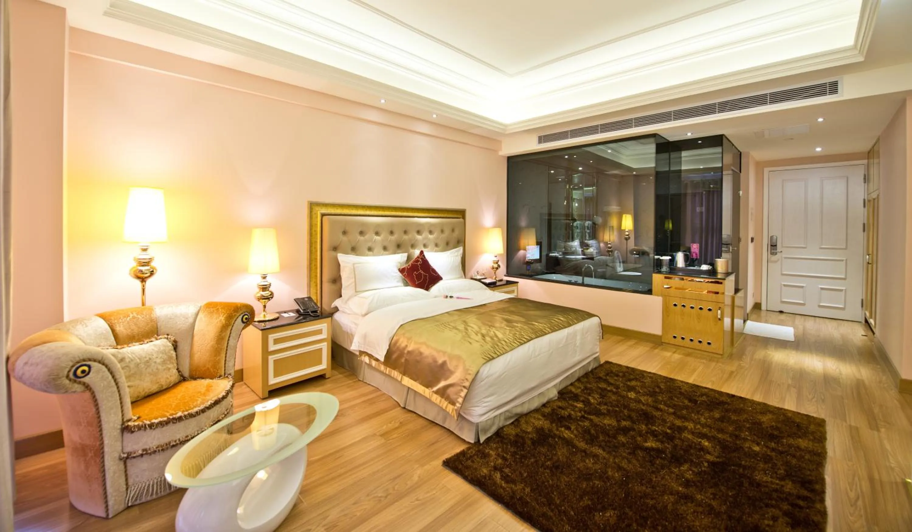 Bed in The Royal Pinnacle Hotel