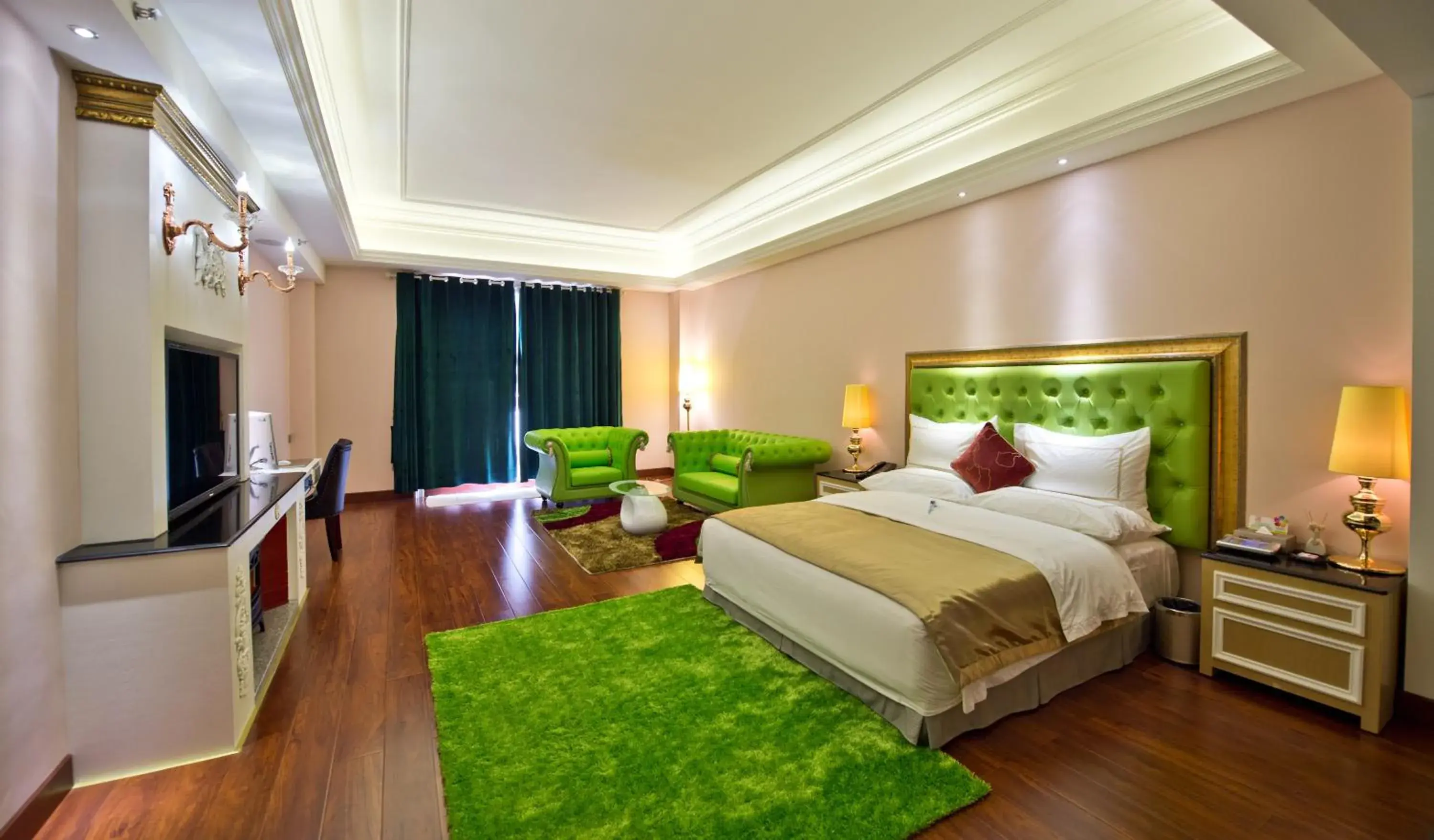 Business Suite in The Royal Pinnacle Hotel Business Suite in The Royal Pinnacle Hotel