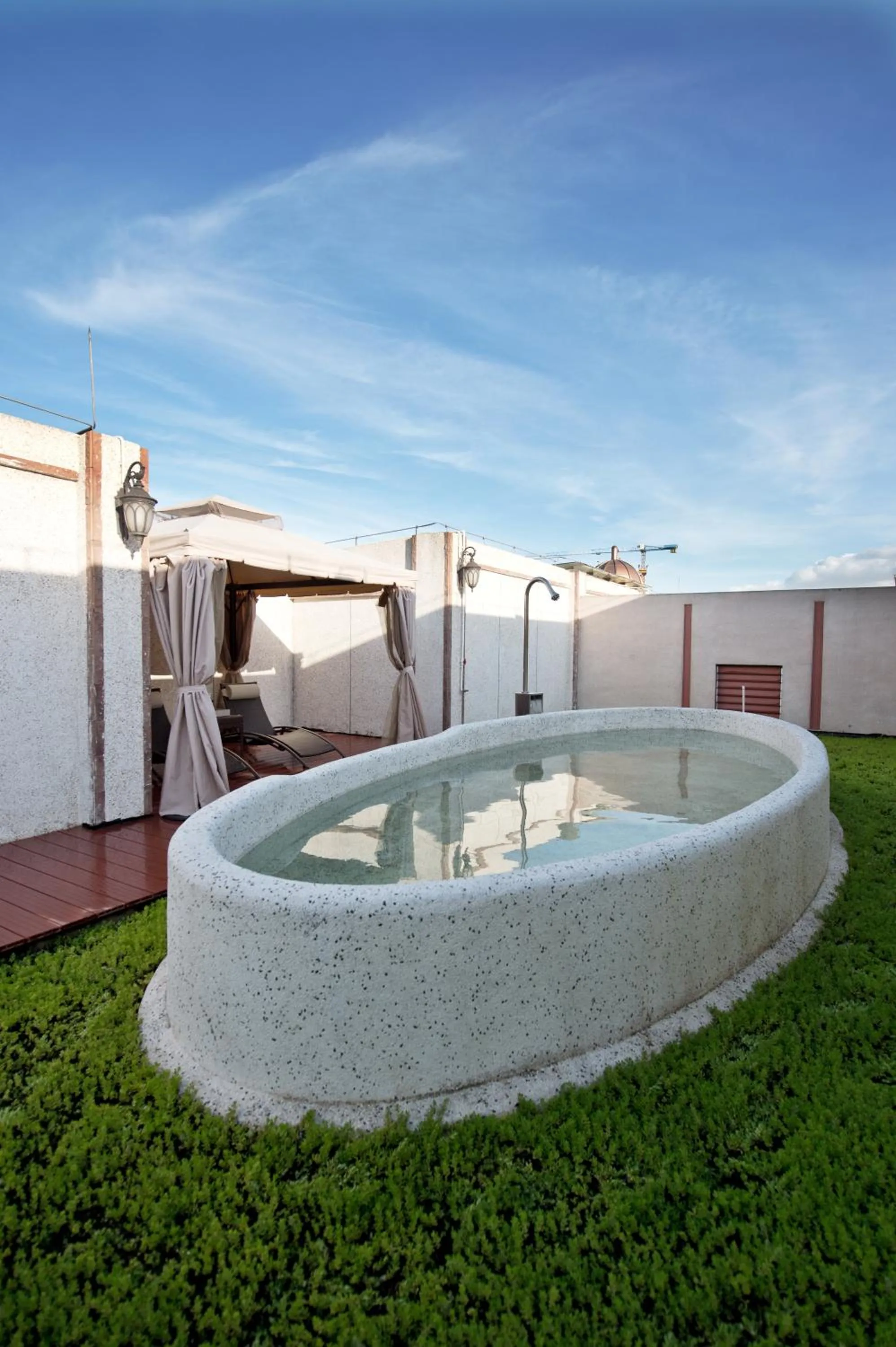 Solarium in The Royal Pinnacle Hotel