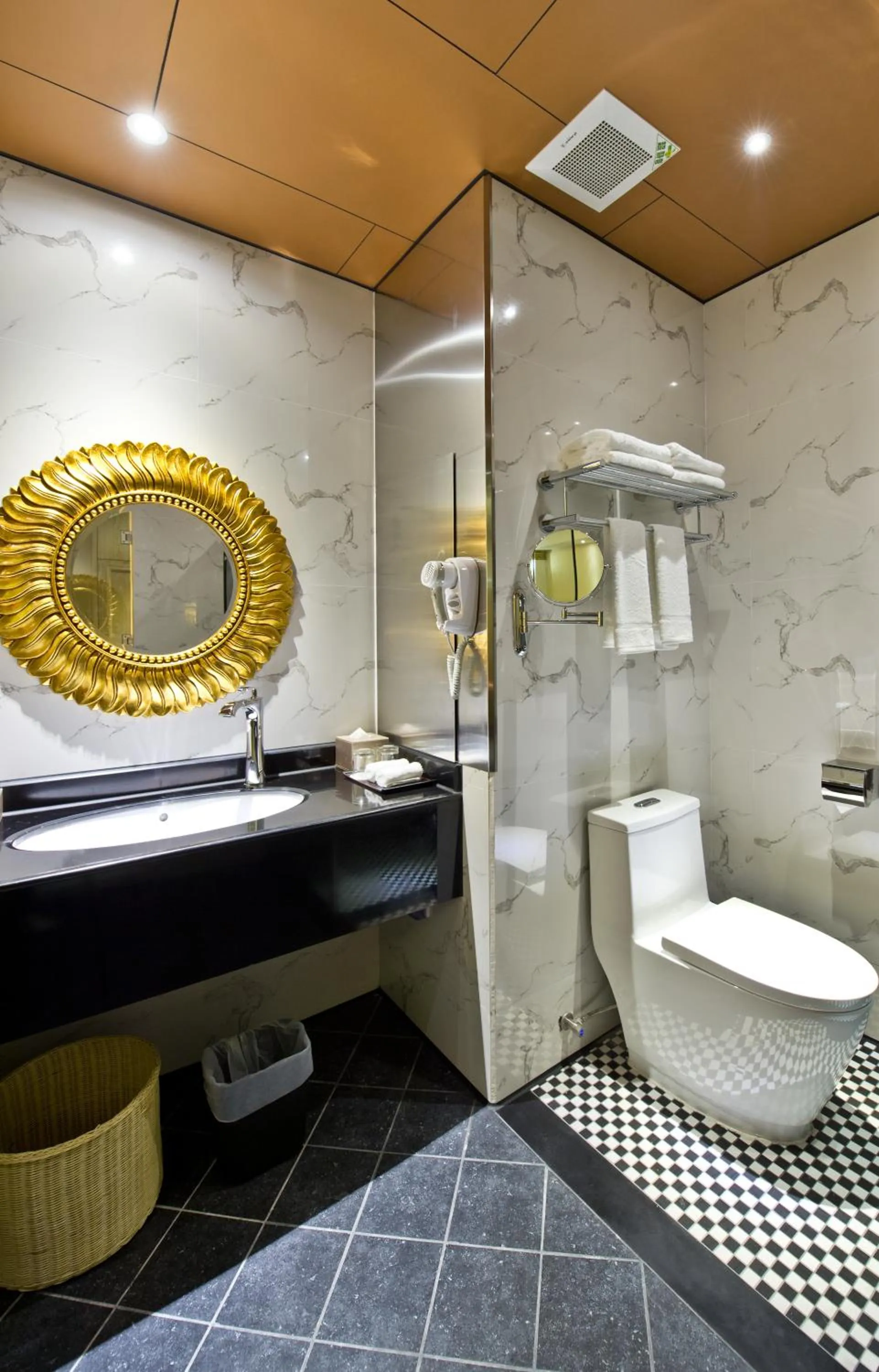 Toilet in The Royal Pinnacle Hotel