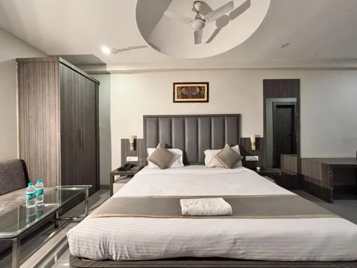 Bedroom, Bed in Hotel Royal Retreat